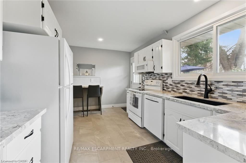 Photo 12 of 160 Council Crescent, Hamilton, Ancaster — HOMEH