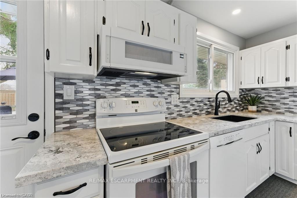 Photo 13 of 160 Council Crescent, Hamilton, Ancaster — HOMEH
