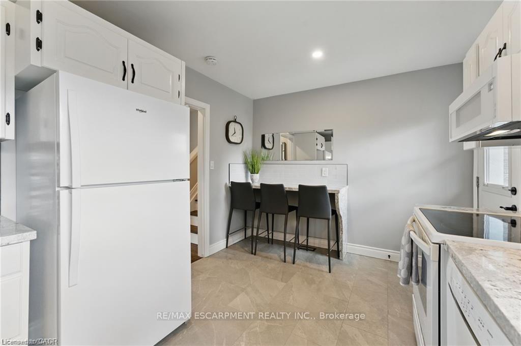 Photo 15 of 160 Council Crescent, Hamilton, Ancaster — HOMEH