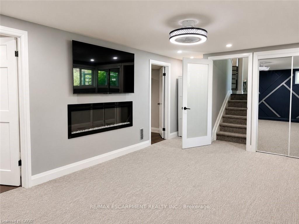 Photo 17 of 160 Council Crescent, Hamilton, Ancaster — HOMEH