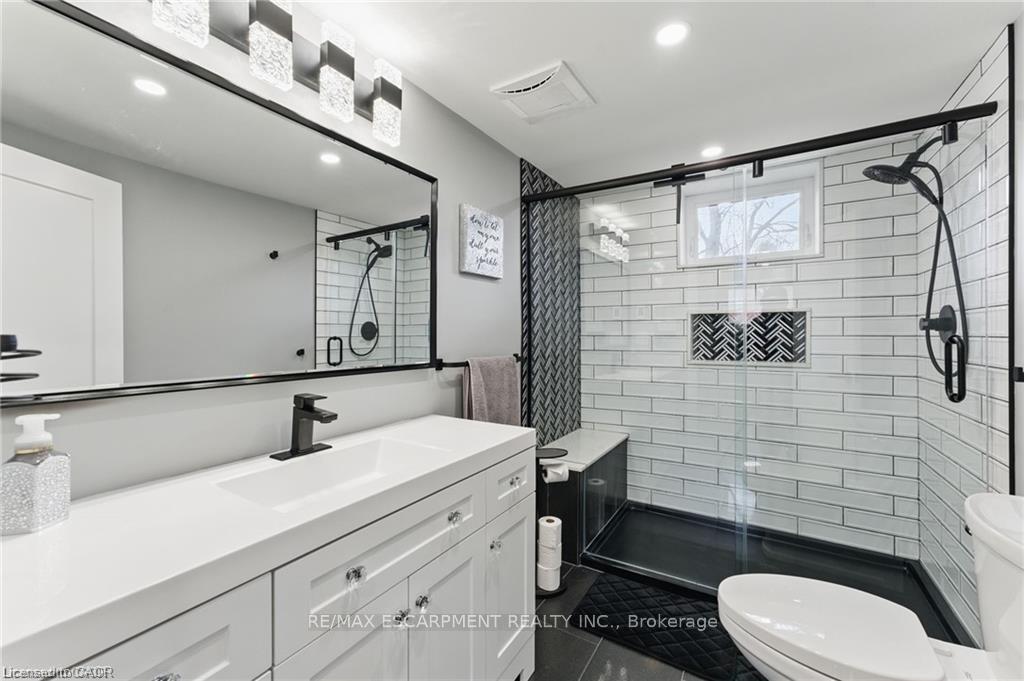 Photo 18 of 160 Council Crescent, Hamilton, Ancaster — HOMEH
