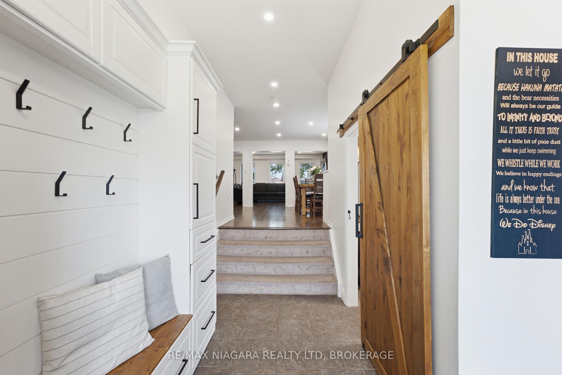 Photo 2 of 8571 Dogwood Crescent, Niagara Falls, Brown — HOMEH