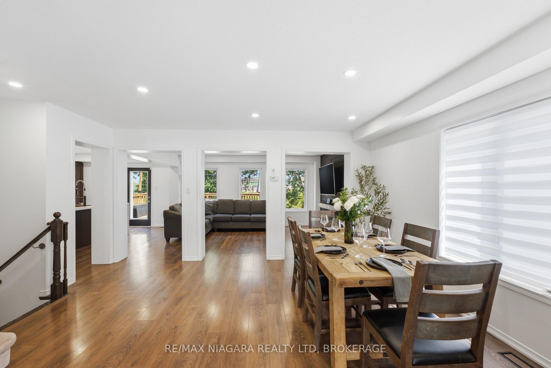 Photo 4 of 8571 Dogwood Crescent, Niagara Falls, Brown — HOMEH