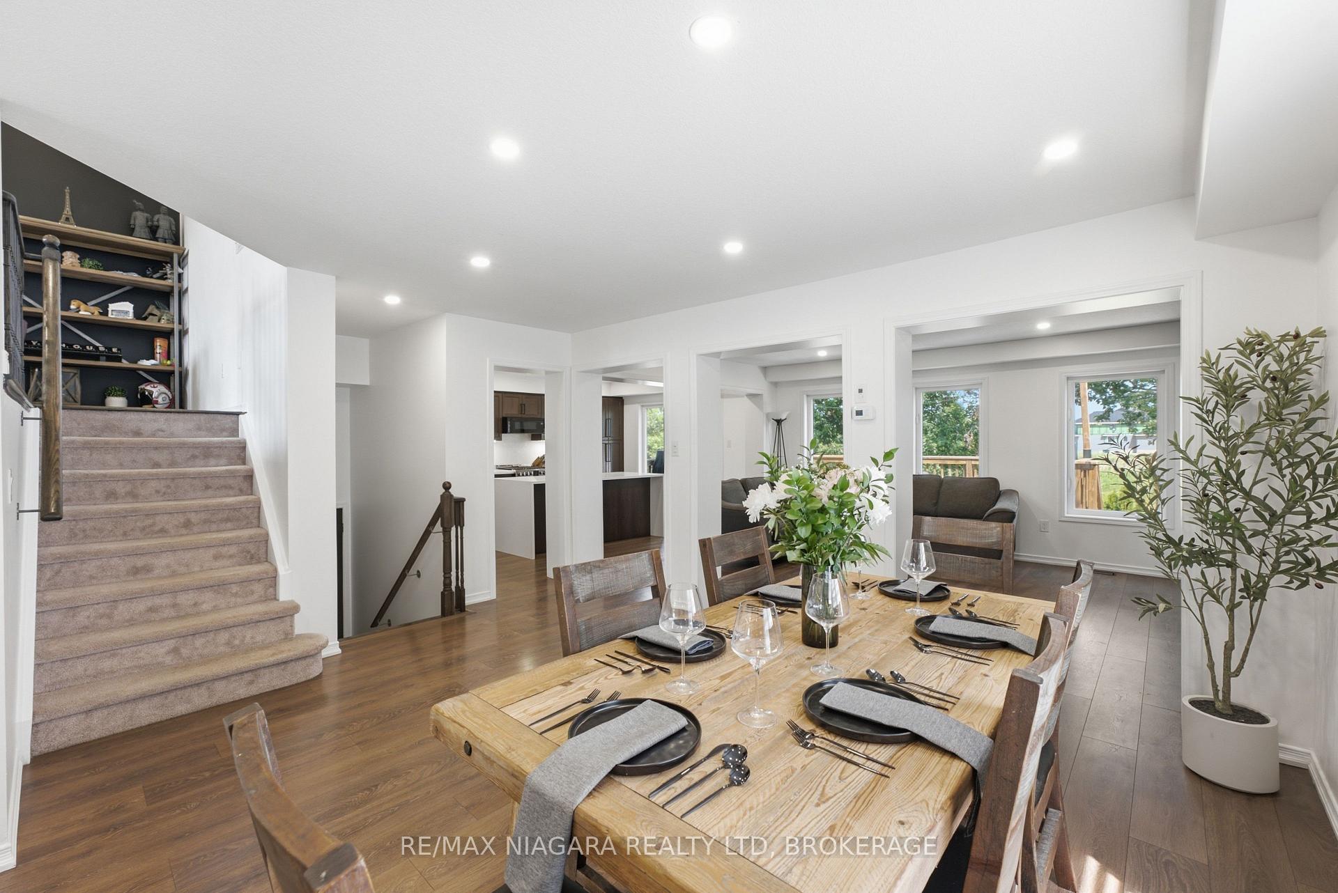 Photo 5 of 8571 Dogwood Crescent, Niagara Falls, Brown — HOMEH