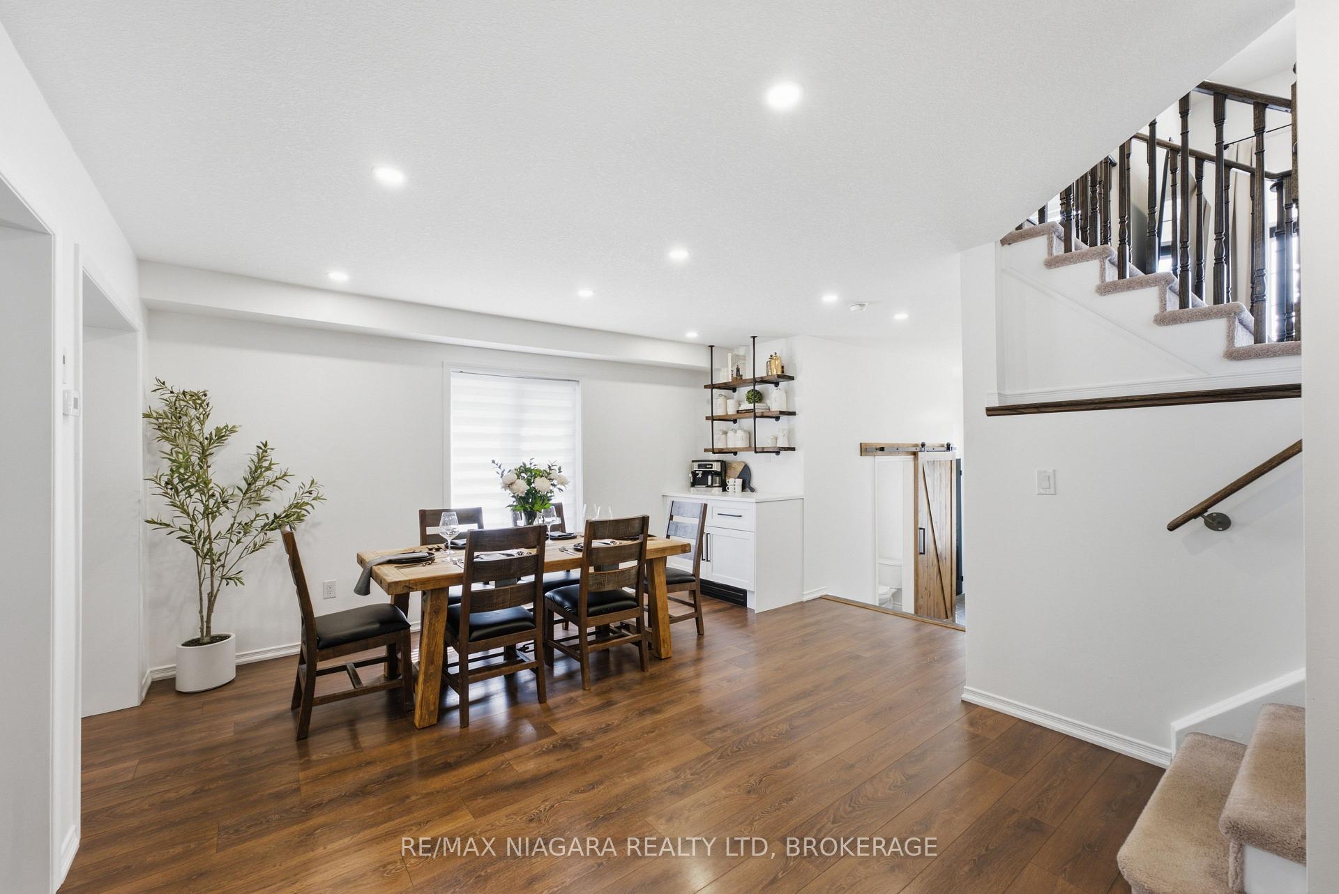 Photo 6 of 8571 Dogwood Crescent, Niagara Falls, Brown — HOMEH