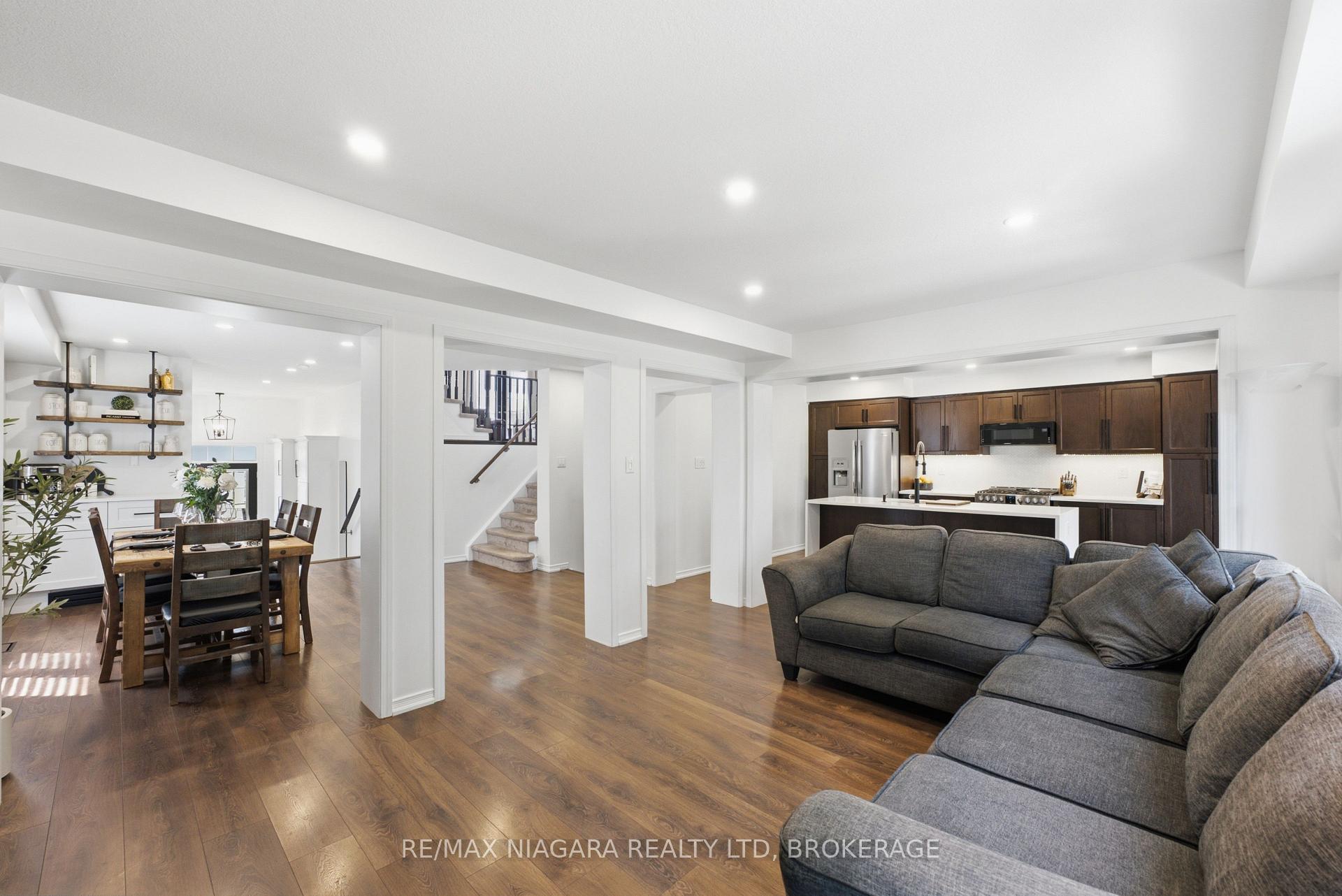 Photo 8 of 8571 Dogwood Crescent, Niagara Falls, Brown — HOMEH