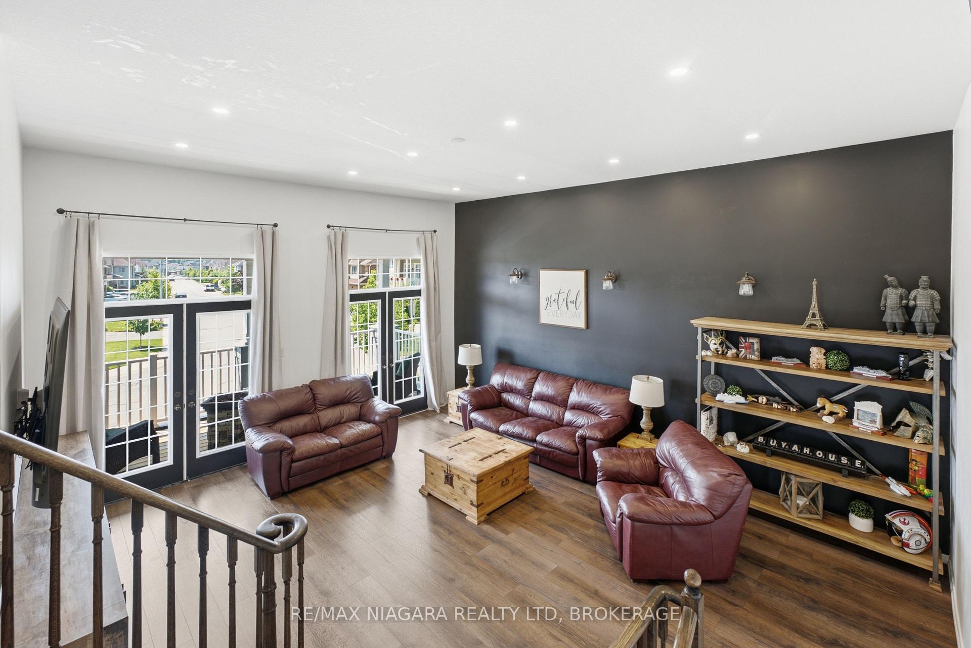 Photo 15 of 8571 Dogwood Crescent, Niagara Falls, Brown — HOMEH