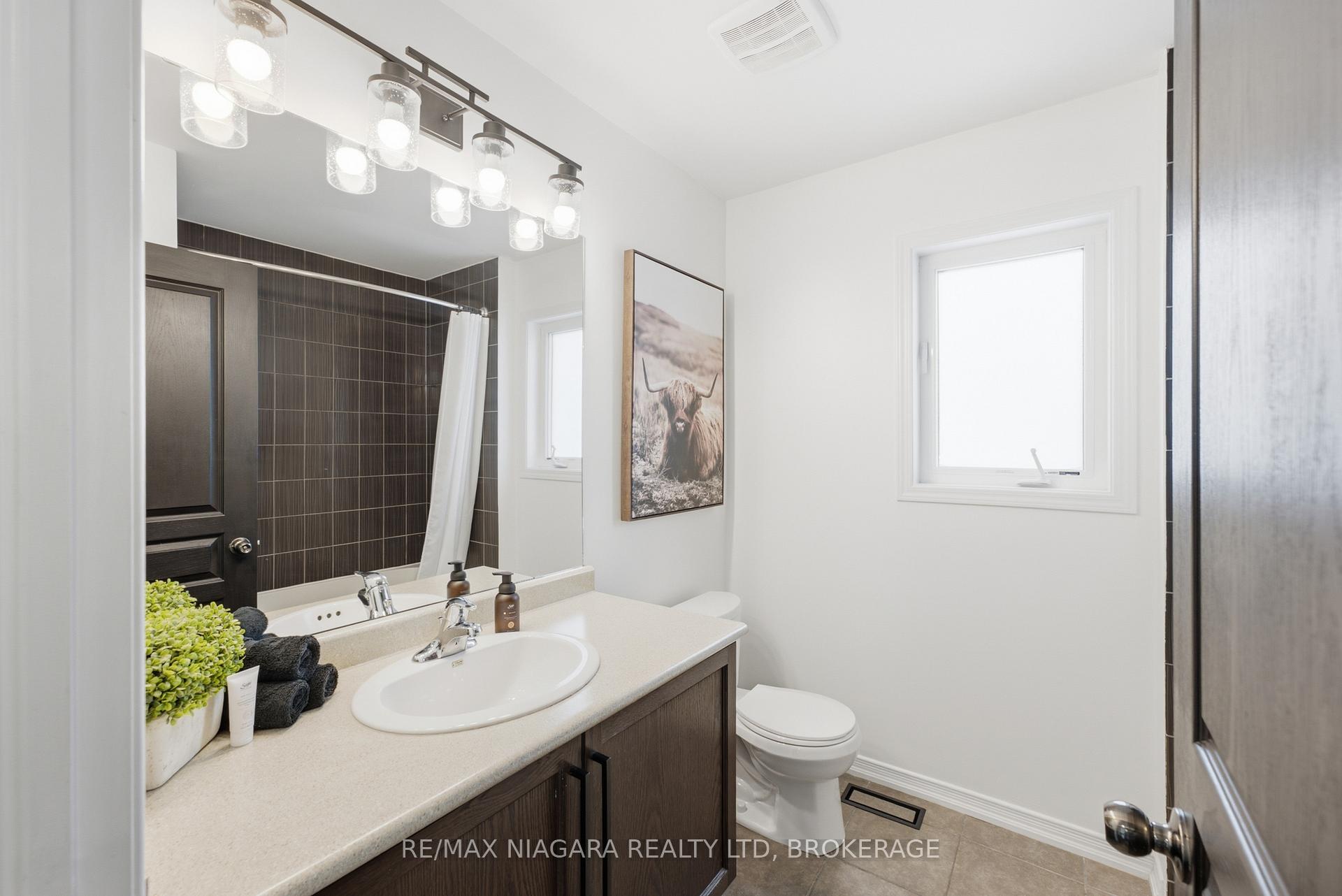 Photo 22 of 8571 Dogwood Crescent, Niagara Falls, Brown — HOMEH