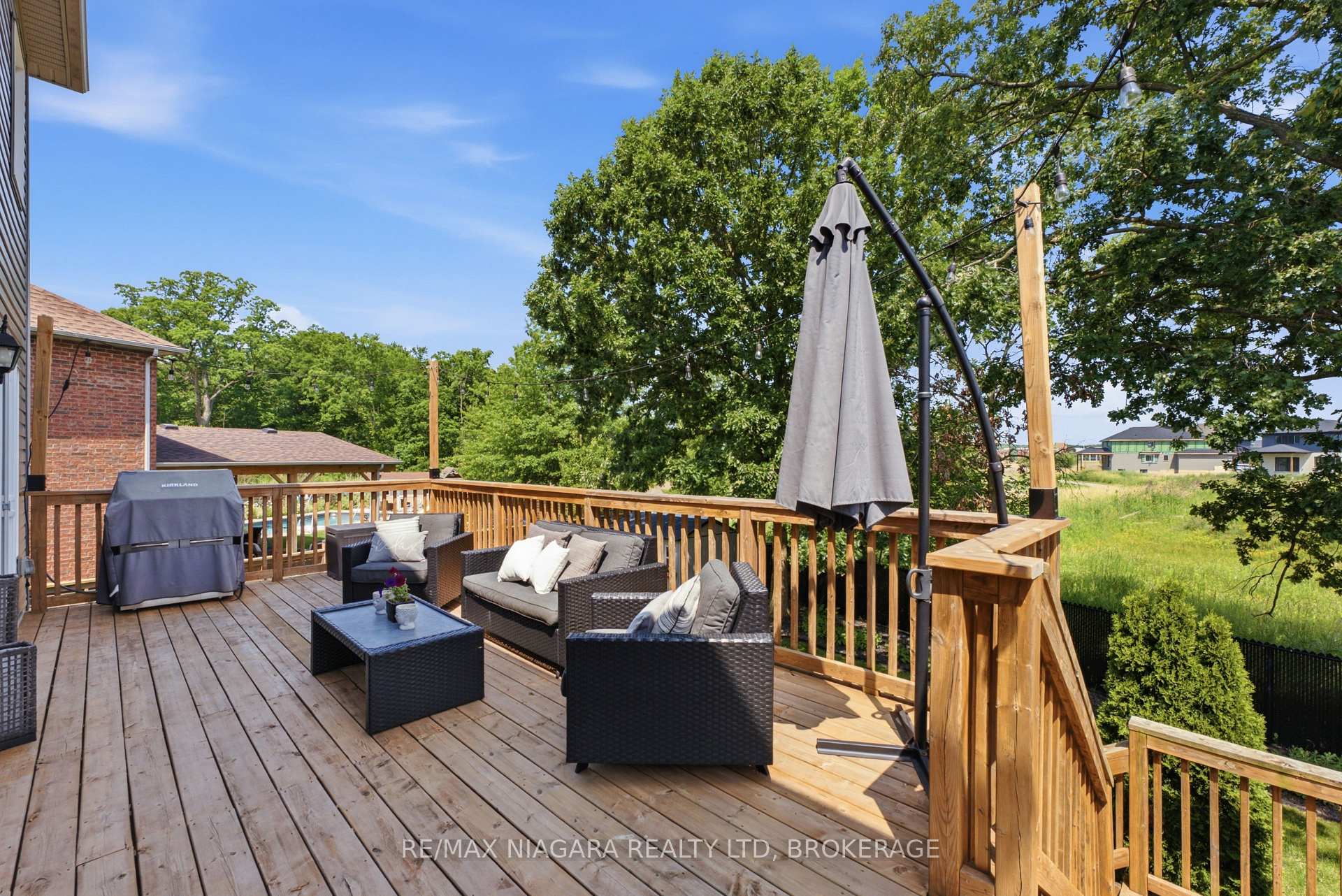 Photo 24 of 8571 Dogwood Crescent, Niagara Falls, Brown — HOMEH