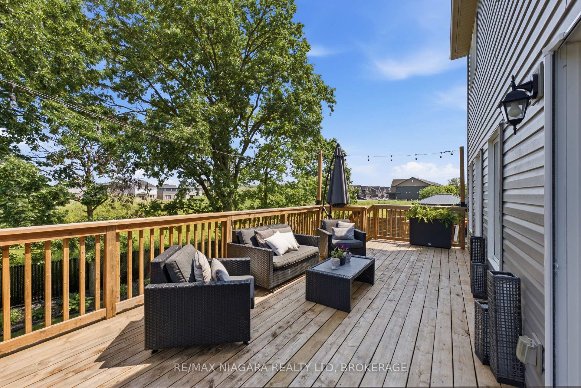 Photo 25 of 8571 Dogwood Crescent, Niagara Falls, Brown — HOMEH