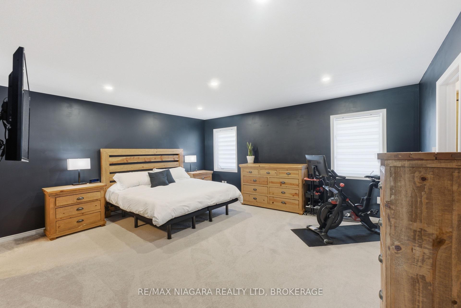 Photo 26 of 8571 Dogwood Crescent, Niagara Falls, Brown — HOMEH