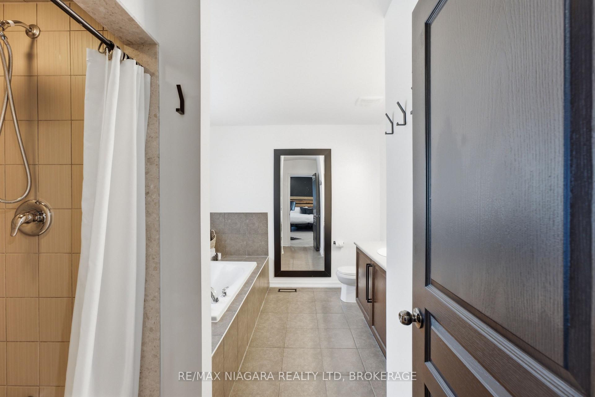Photo 27 of 8571 Dogwood Crescent, Niagara Falls, Brown — HOMEH