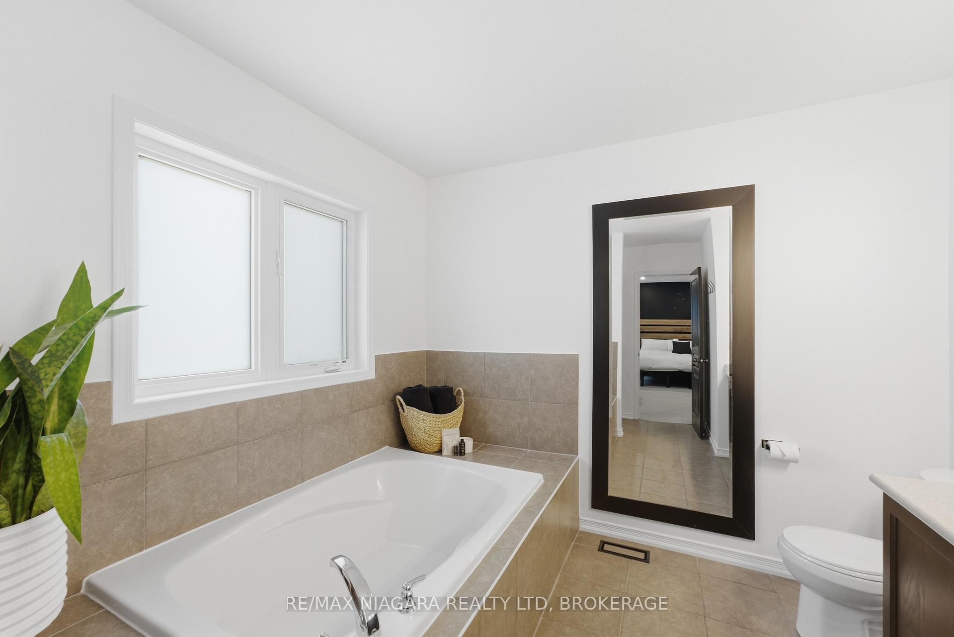 Photo 28 of 8571 Dogwood Crescent, Niagara Falls, Brown — HOMEH