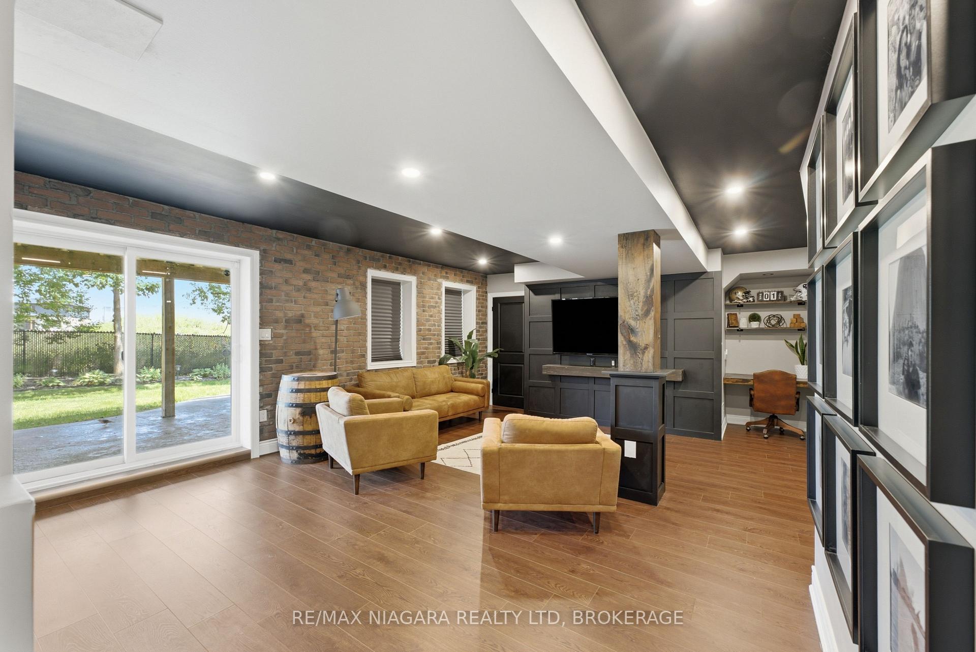 Photo 31 of 8571 Dogwood Crescent, Niagara Falls, Brown — HOMEH