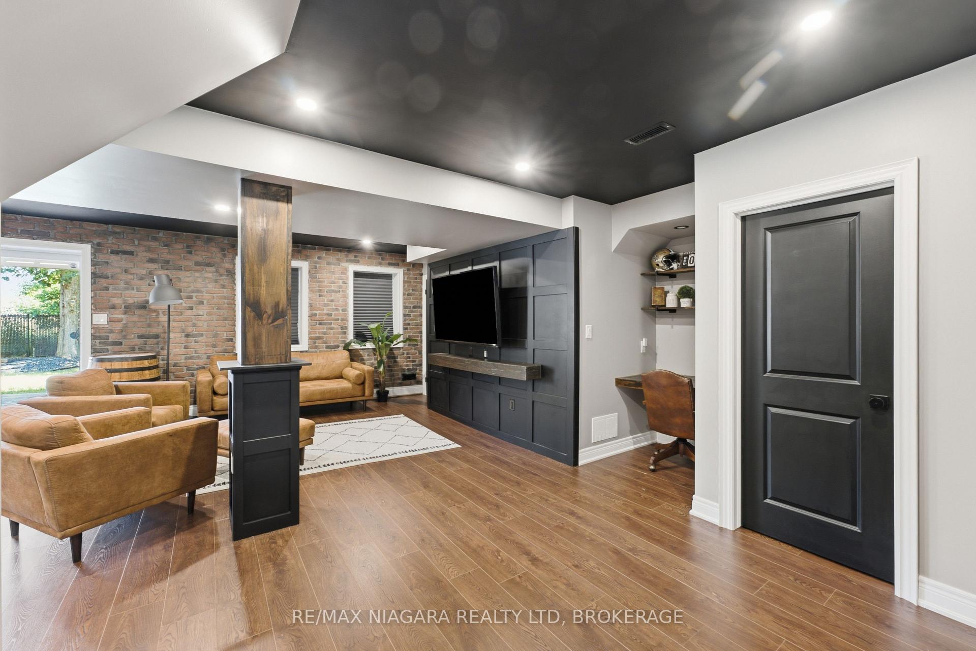 Photo 33 of 8571 Dogwood Crescent, Niagara Falls, Brown — HOMEH