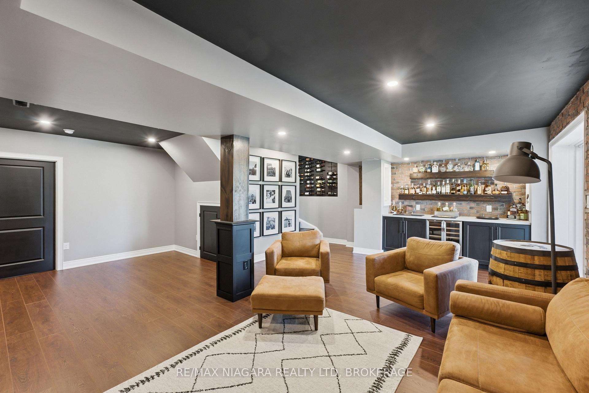 Photo 34 of 8571 Dogwood Crescent, Niagara Falls, Brown — HOMEH