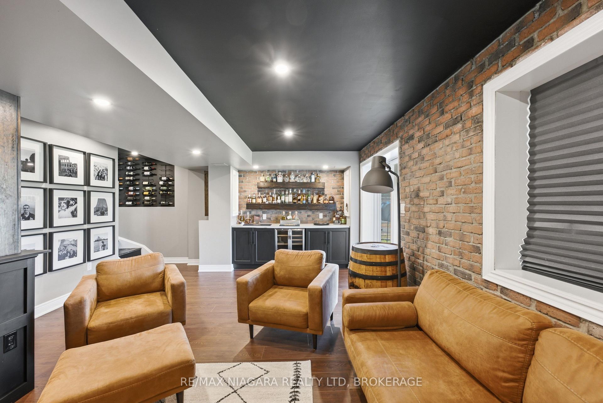 Photo 35 of 8571 Dogwood Crescent, Niagara Falls, Brown — HOMEH