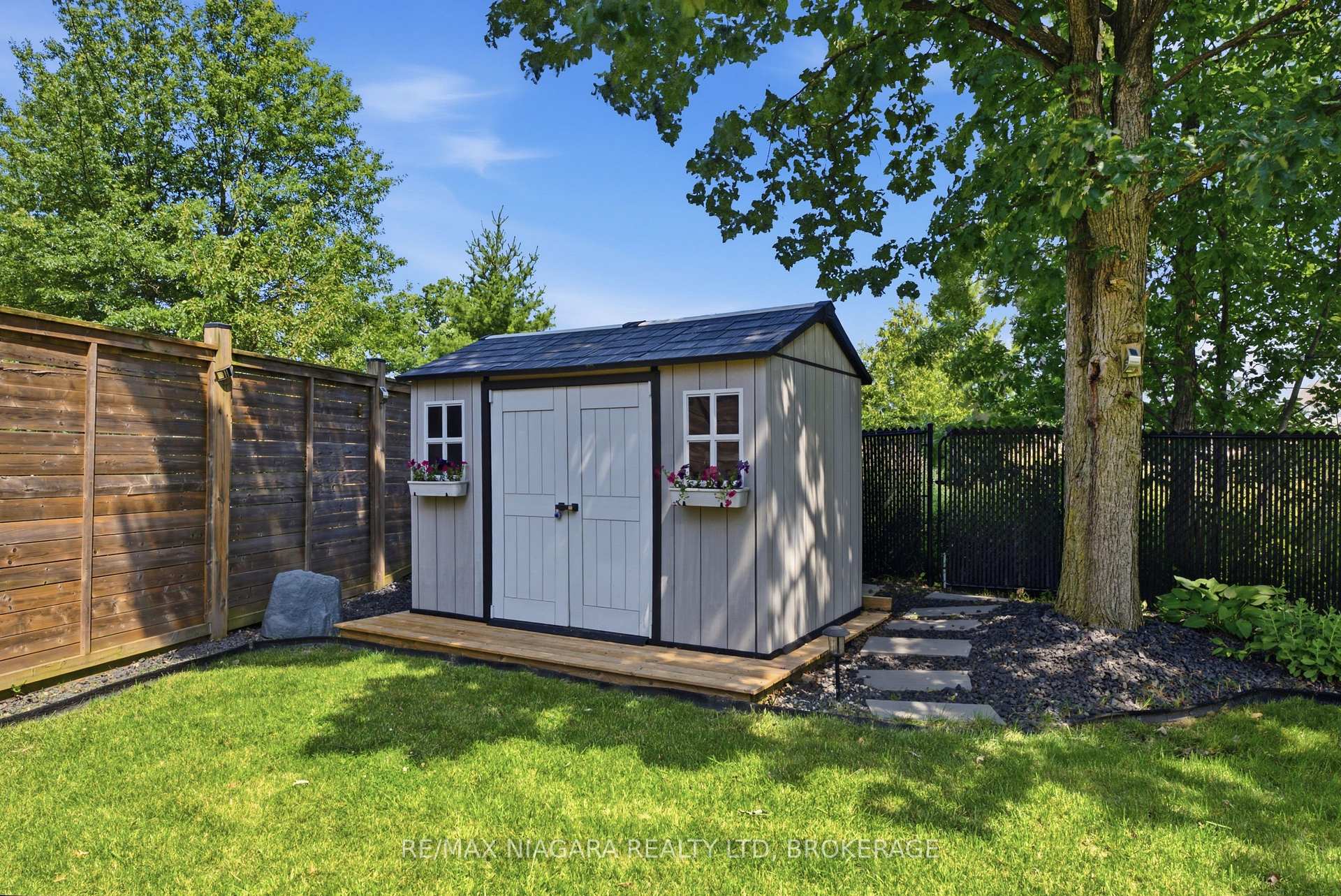 Photo 36 of 8571 Dogwood Crescent, Niagara Falls, Brown — HOMEH