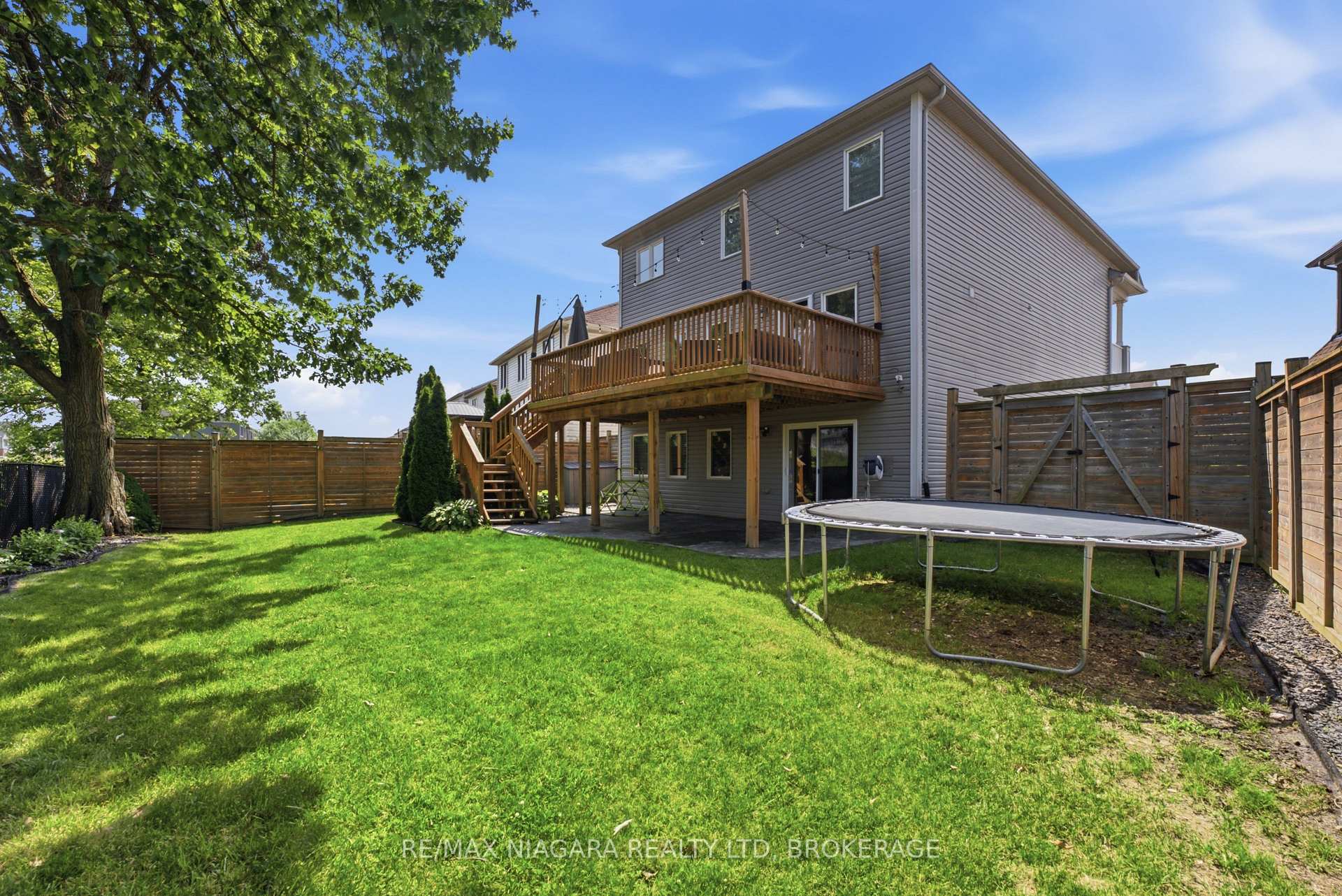 Photo 37 of 8571 Dogwood Crescent, Niagara Falls, Brown — HOMEH