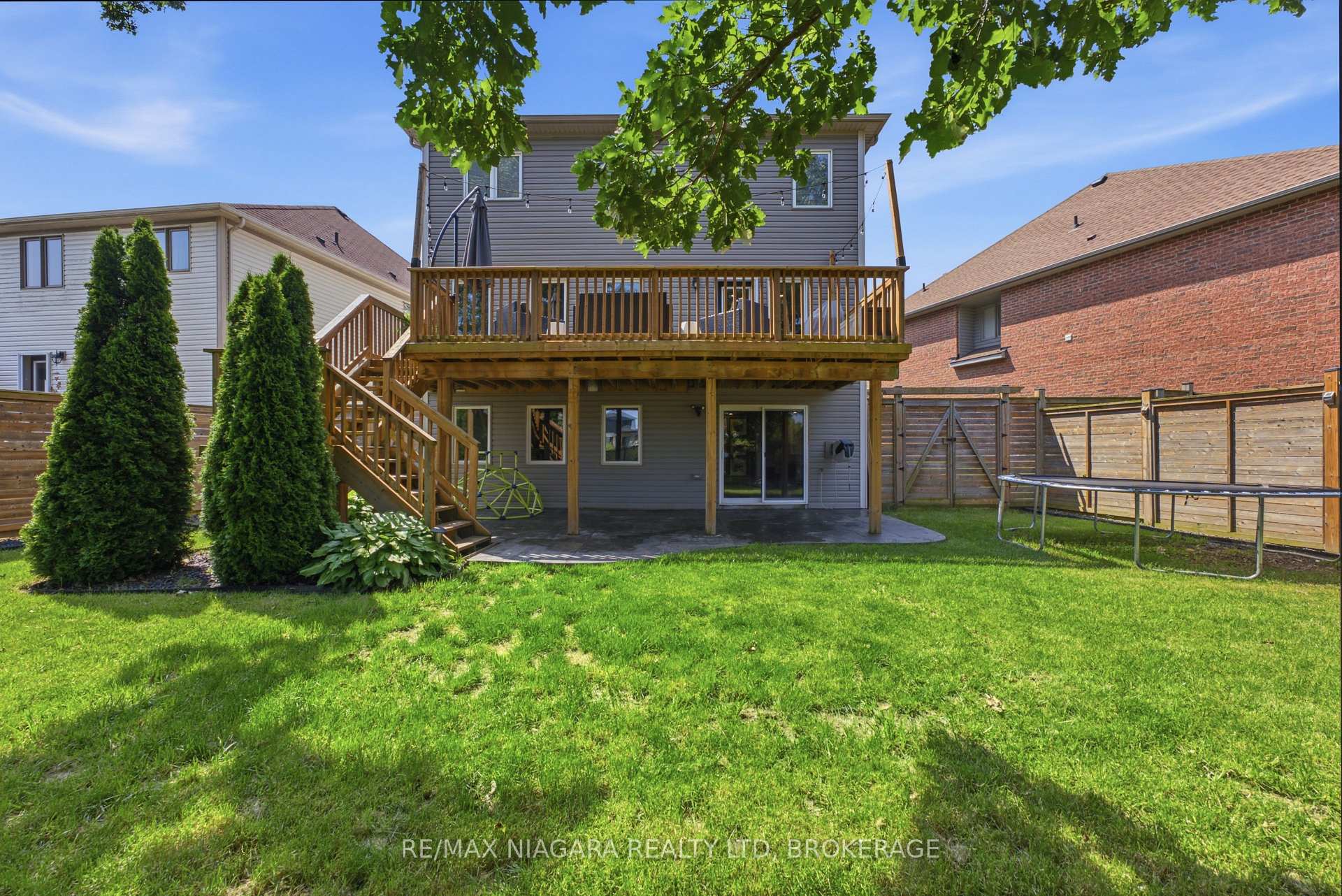 Photo 38 of 8571 Dogwood Crescent, Niagara Falls, Brown — HOMEH