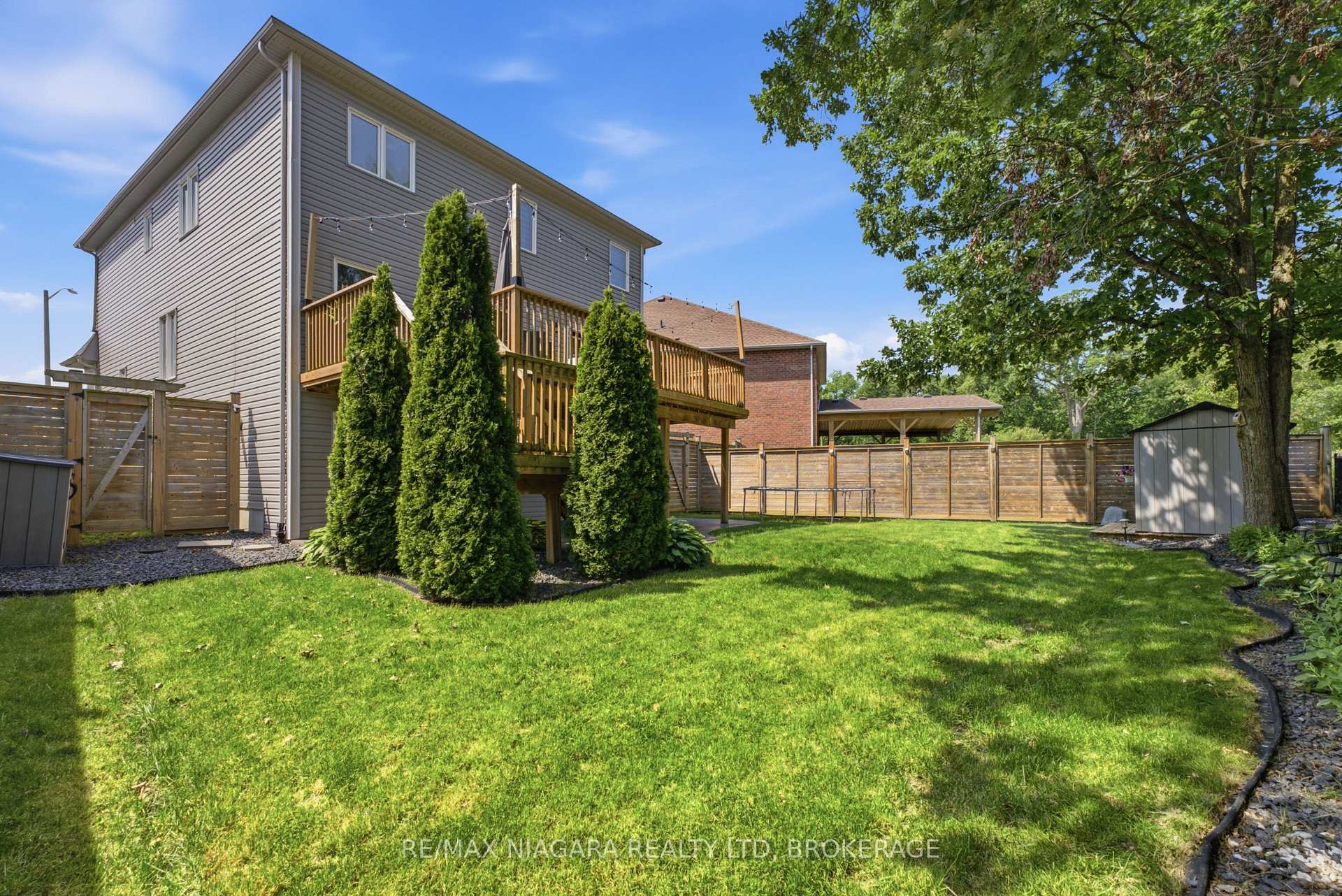 Photo 39 of 8571 Dogwood Crescent, Niagara Falls, Brown — HOMEH