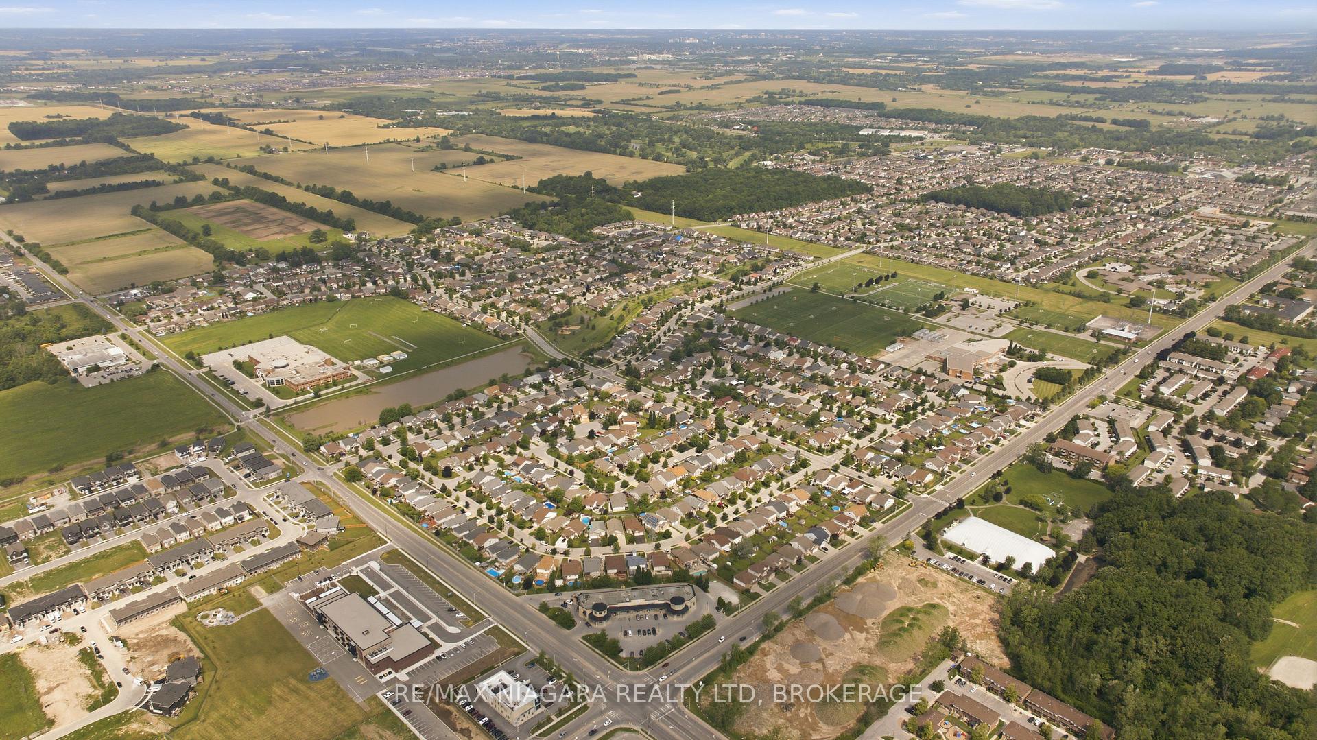 Photo 46 of 8571 Dogwood Crescent, Niagara Falls, Brown — HOMEH