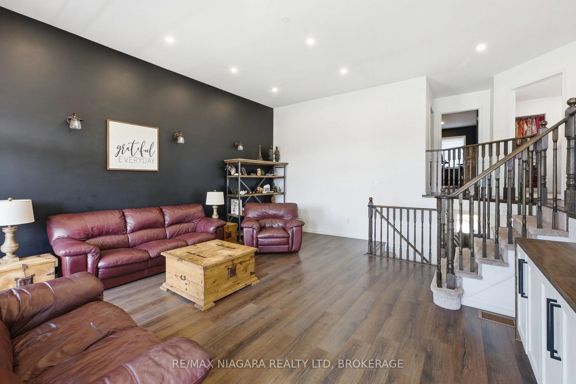 Photo 20 of 8571 Dogwood Crescent, Niagara Falls, Brown — HOMEH