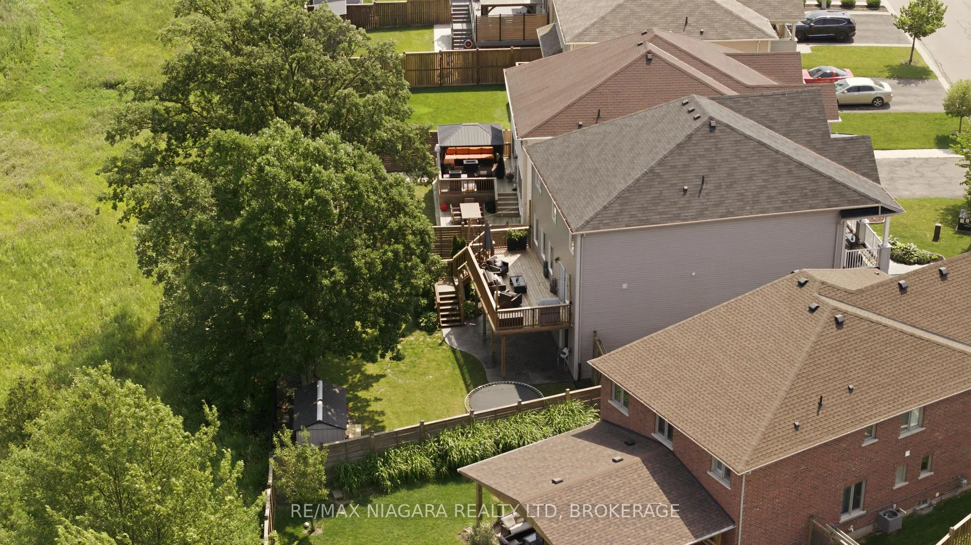 Photo 42 of 8571 Dogwood Crescent, Niagara Falls, Brown — HOMEH