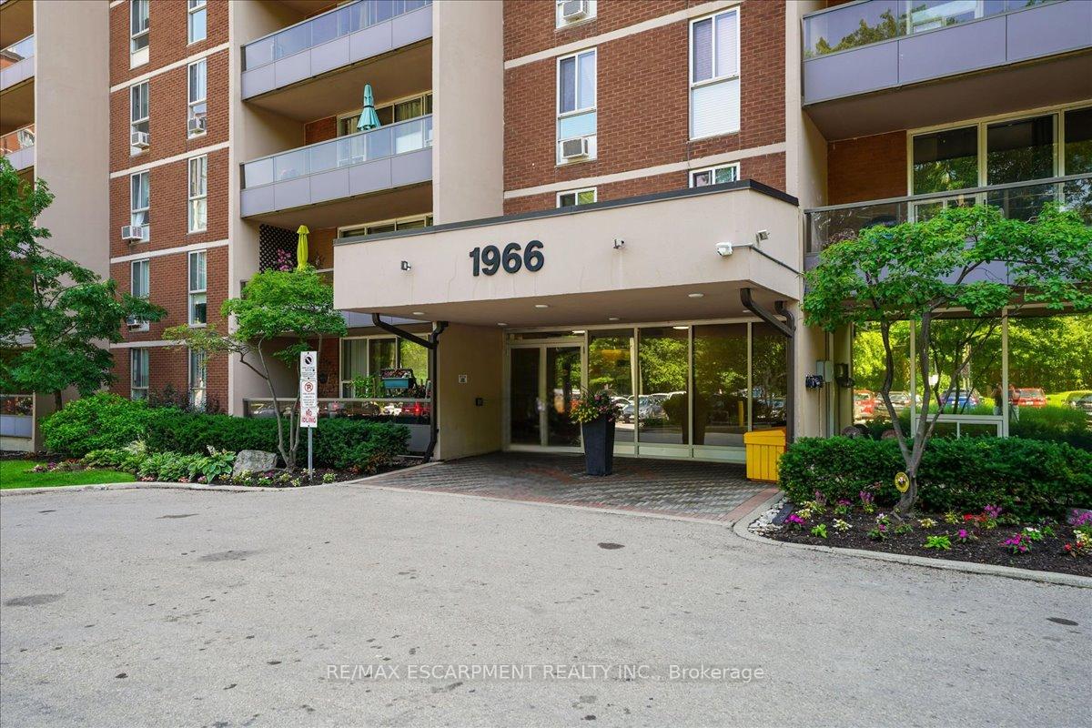 Photo 3 of Unit 801, 1966 Main Street W, Hamilton, Ainslie Wood — HOMEH