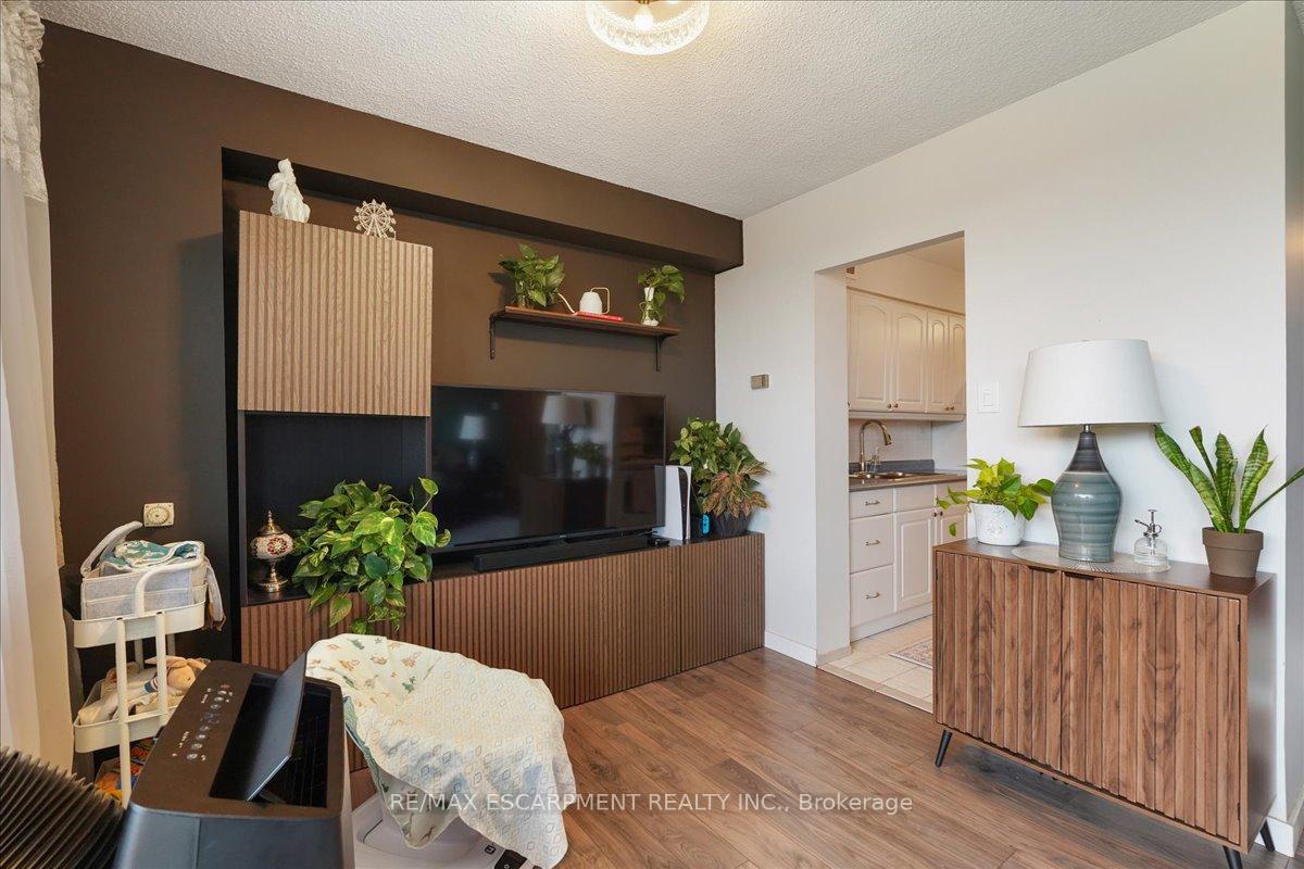 Photo 11 of Unit 801, 1966 Main Street W, Hamilton, Ainslie Wood — HOMEH