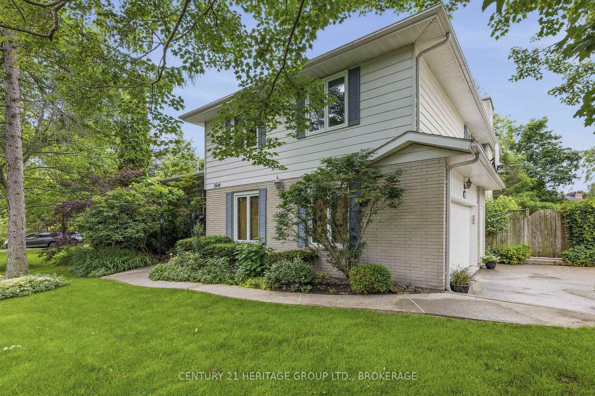 Photo 2 of 30 Lakeland Point Drive, Kingston, City SouthWest — HOMEH