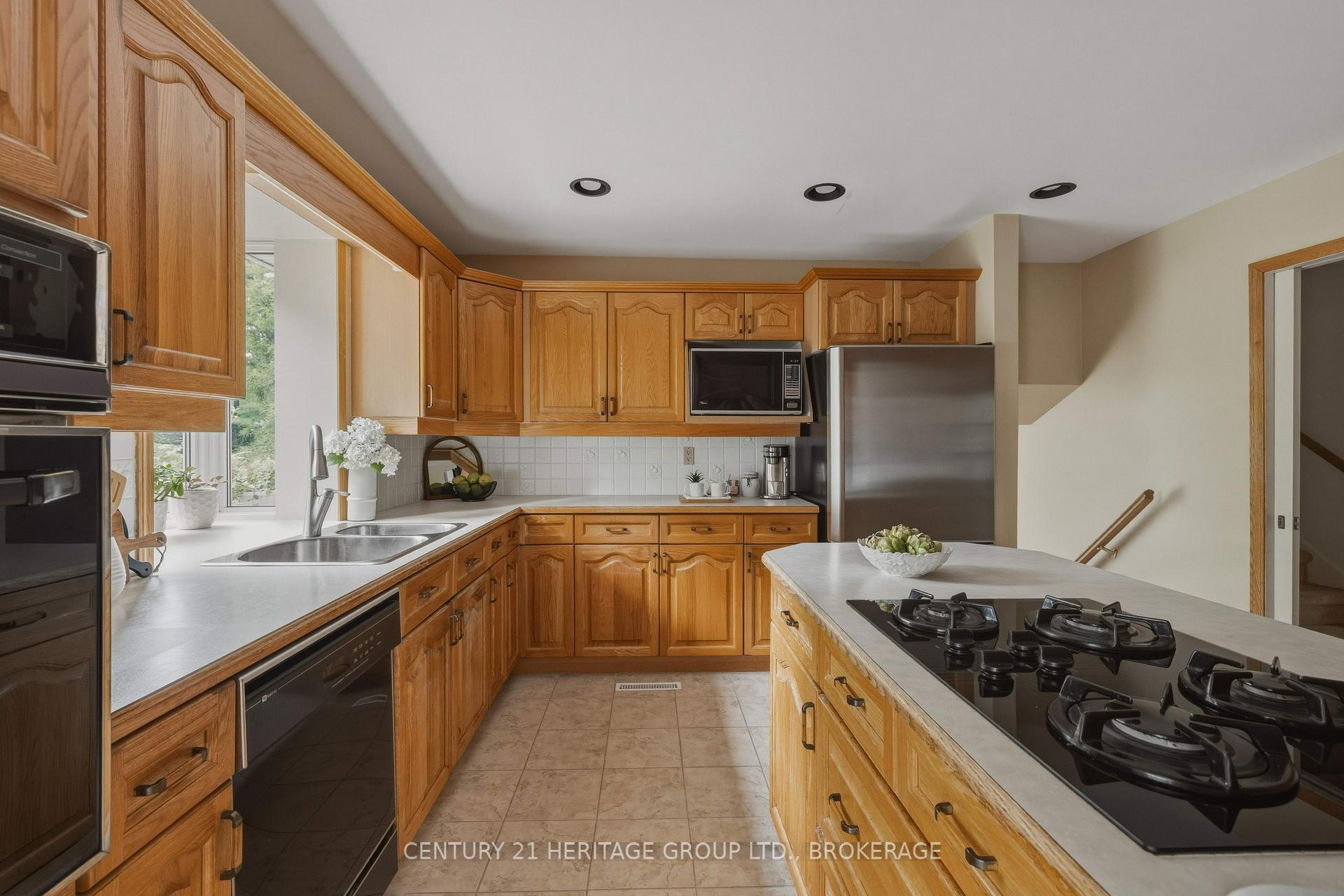 Photo 10 of 30 Lakeland Point Drive, Kingston, City SouthWest — HOMEH