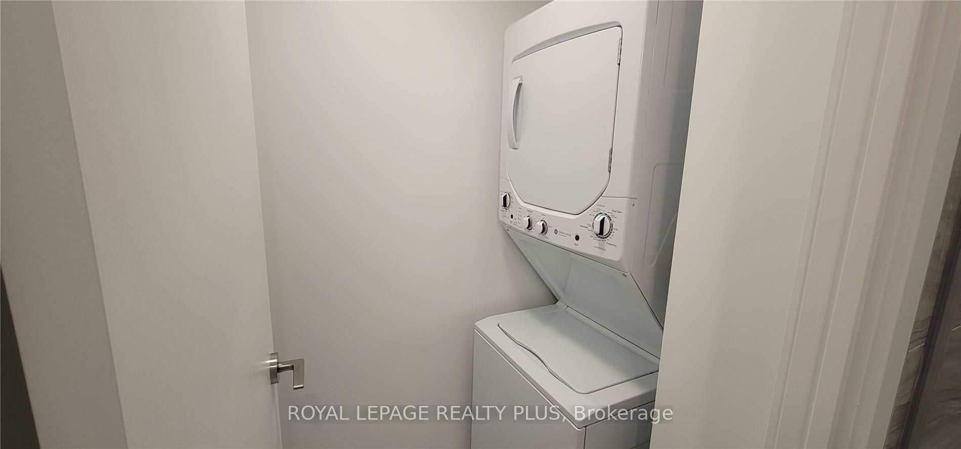 Photo 3 of Unit 1807, 39 Roehampton Avenue E, Toronto, Mount Pleasant West — HOMEH