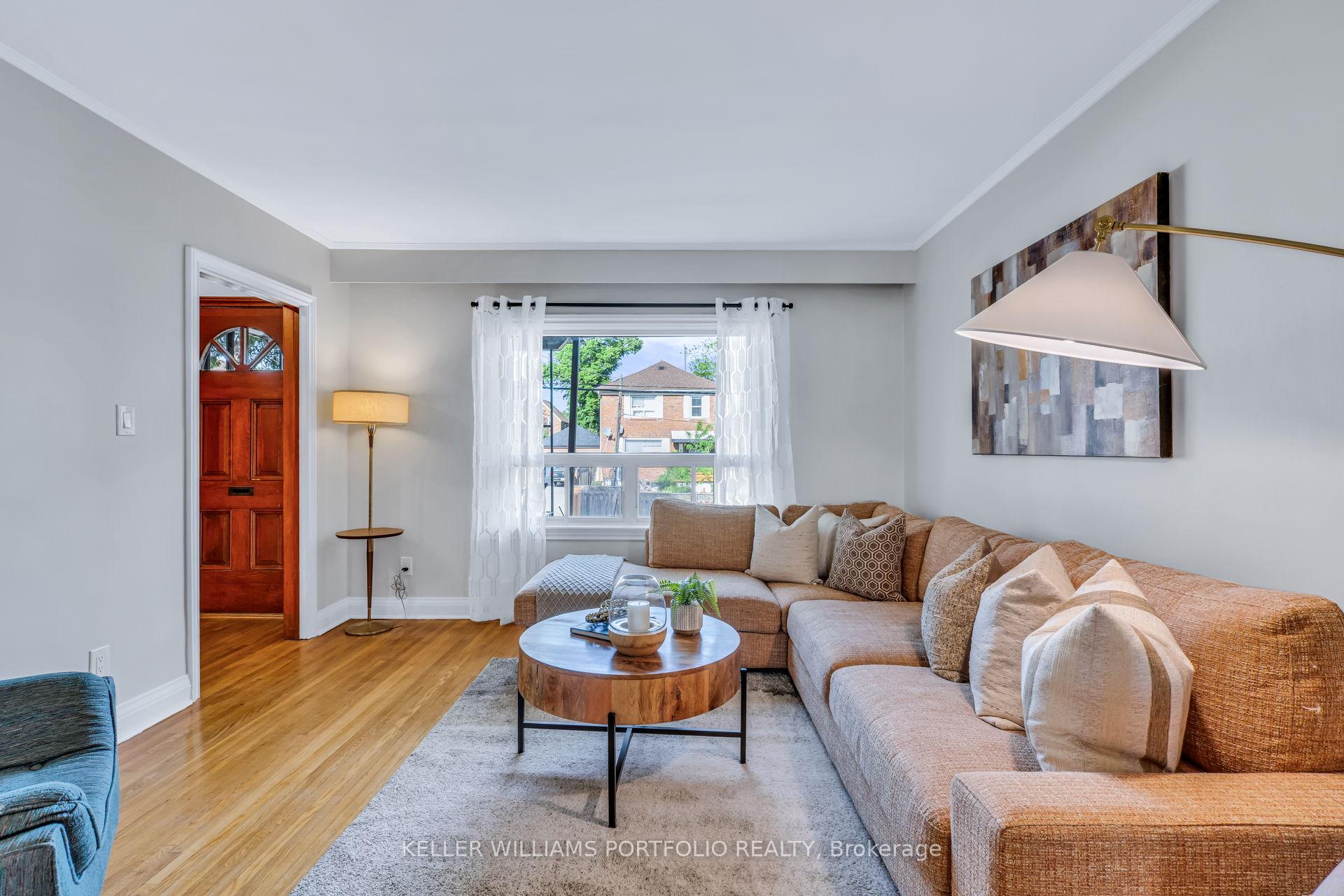 Photo 2 of 210 Bicknell Avenue, Toronto, Keelesdale-Eglinton West — HOMEH