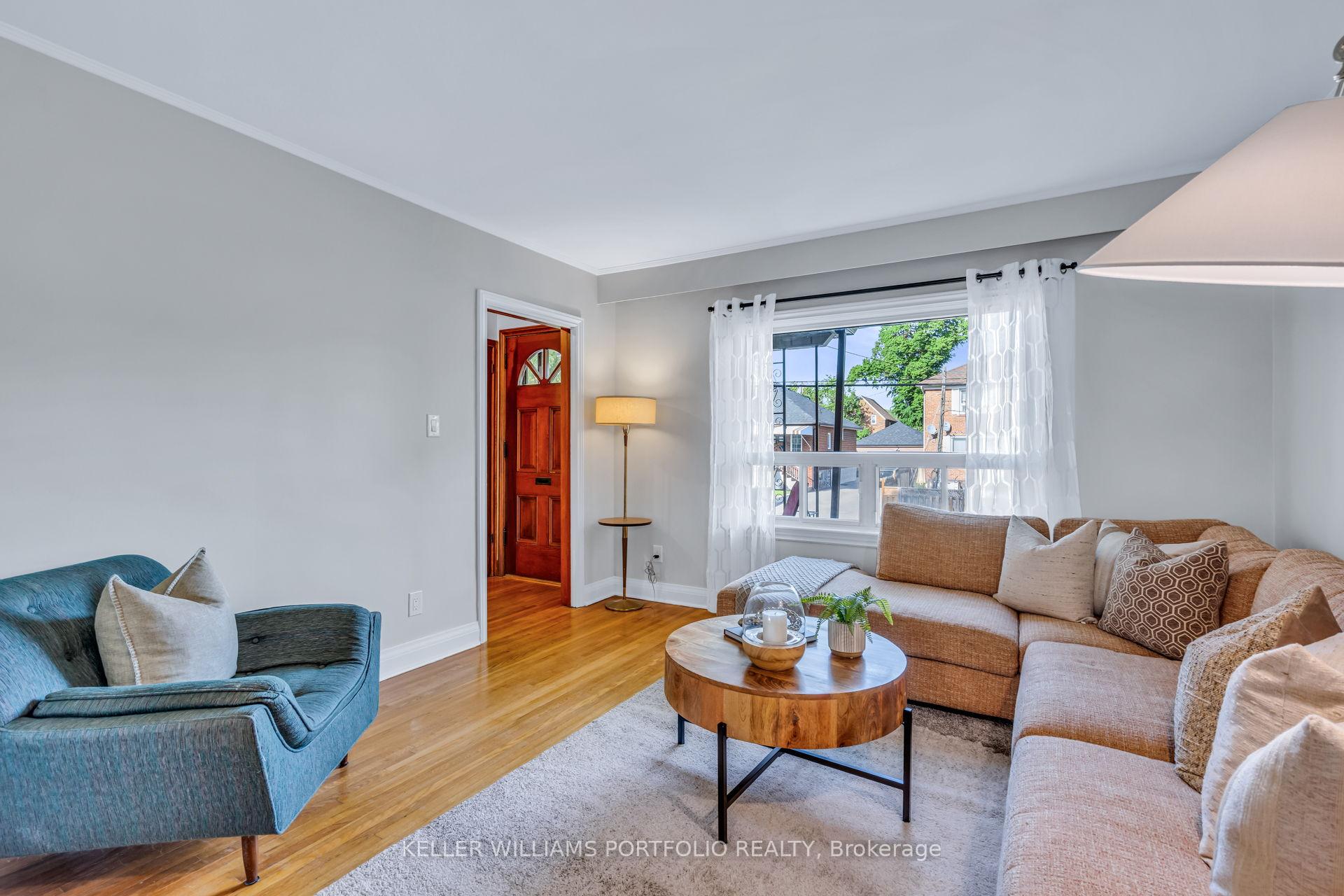 Photo 3 of 210 Bicknell Avenue, Toronto, Keelesdale-Eglinton West — HOMEH