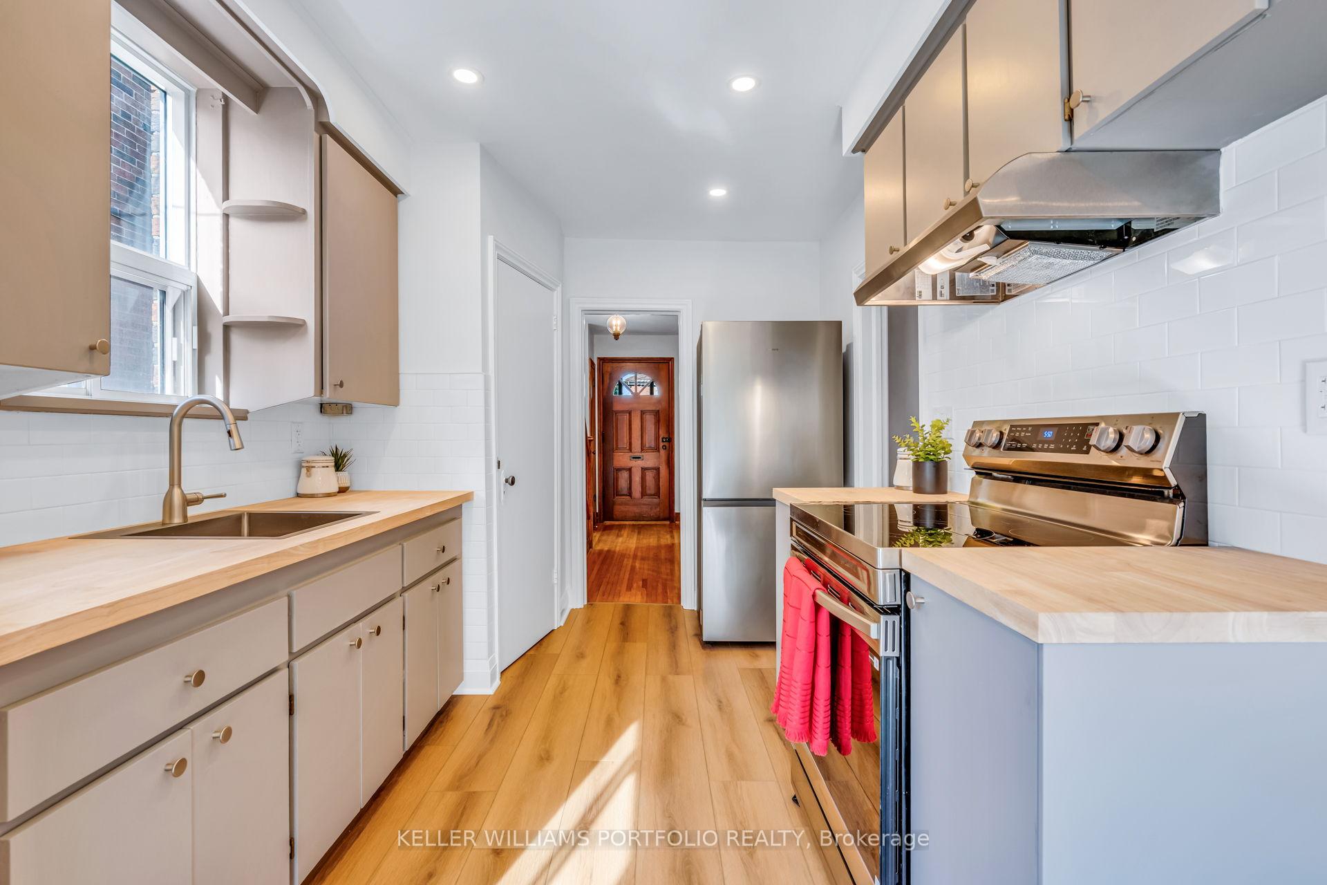 Photo 10 of 210 Bicknell Avenue, Toronto, Keelesdale-Eglinton West — HOMEH