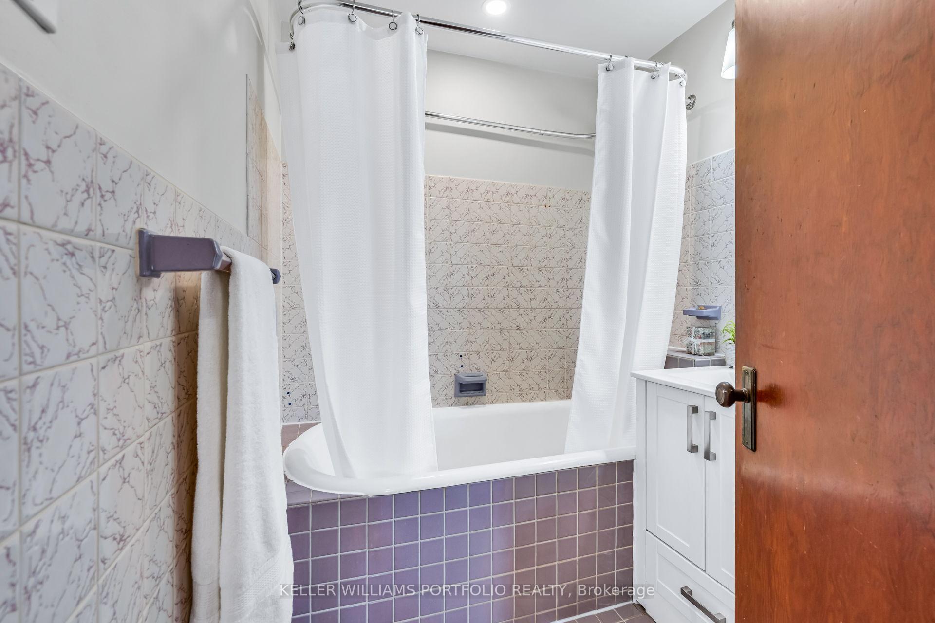 Photo 21 of 210 Bicknell Avenue, Toronto, Keelesdale-Eglinton West — HOMEH