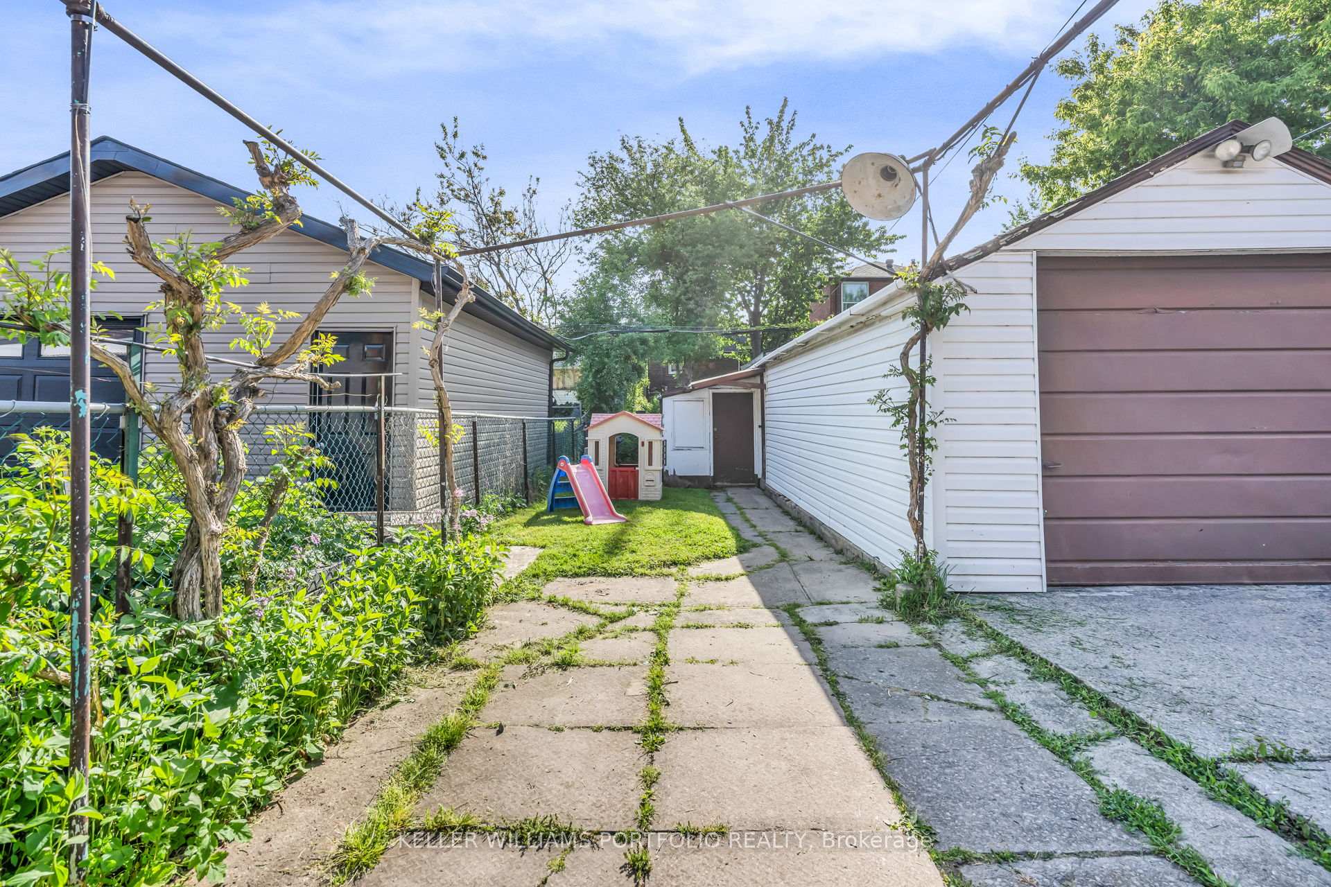 Photo 26 of 210 Bicknell Avenue, Toronto, Keelesdale-Eglinton West — HOMEH