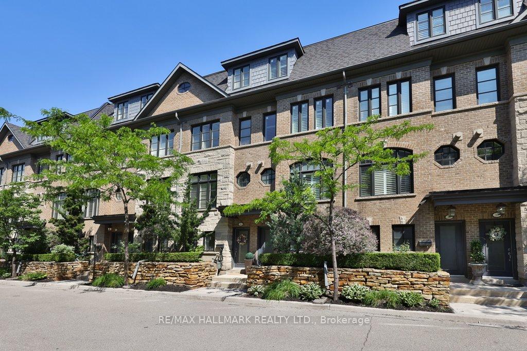 Front of 32 Lobo Mews