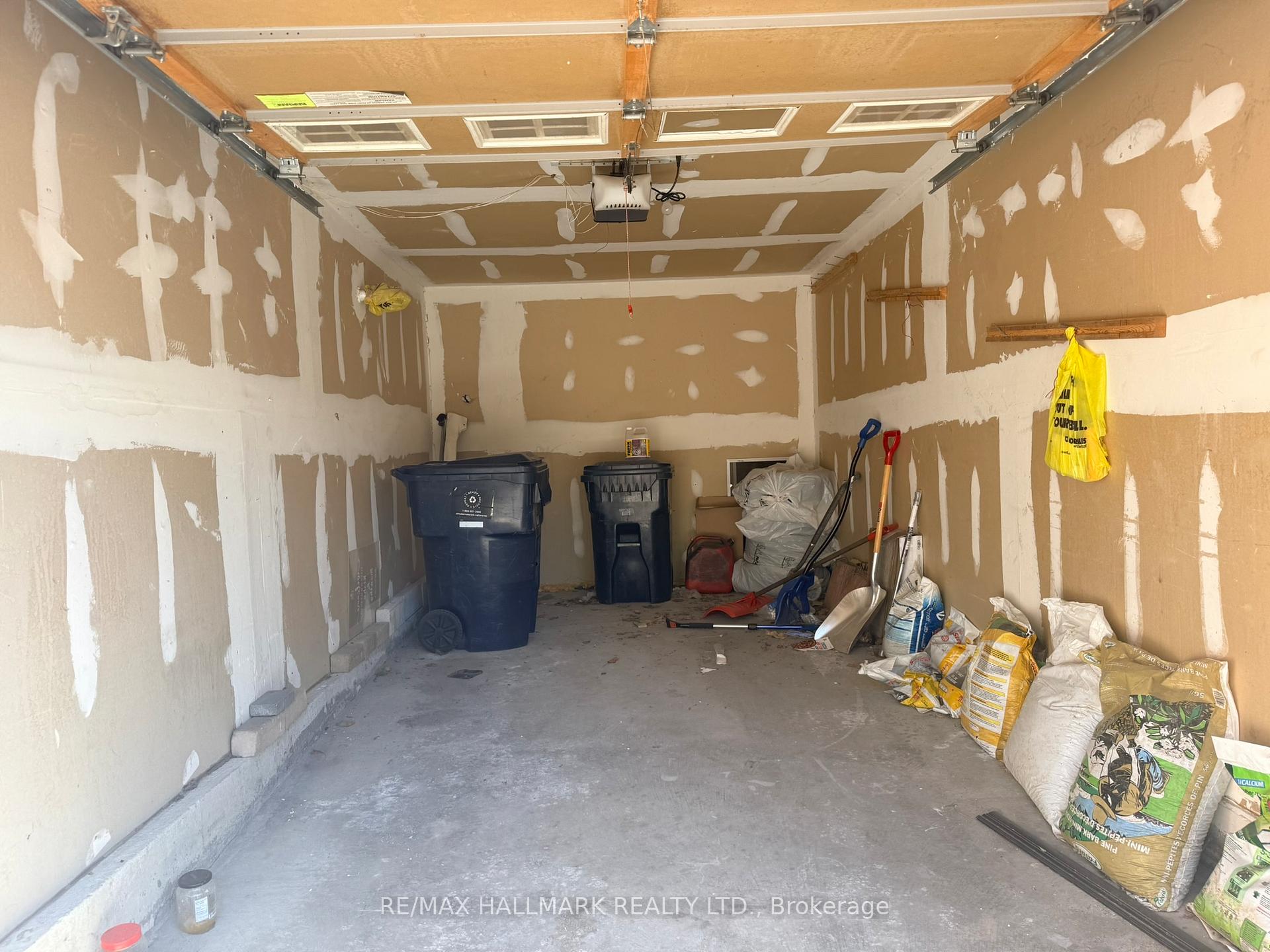Photo 3 of 46 Hyacinth Crescent, Scarborough, Rouge — HOMEH
