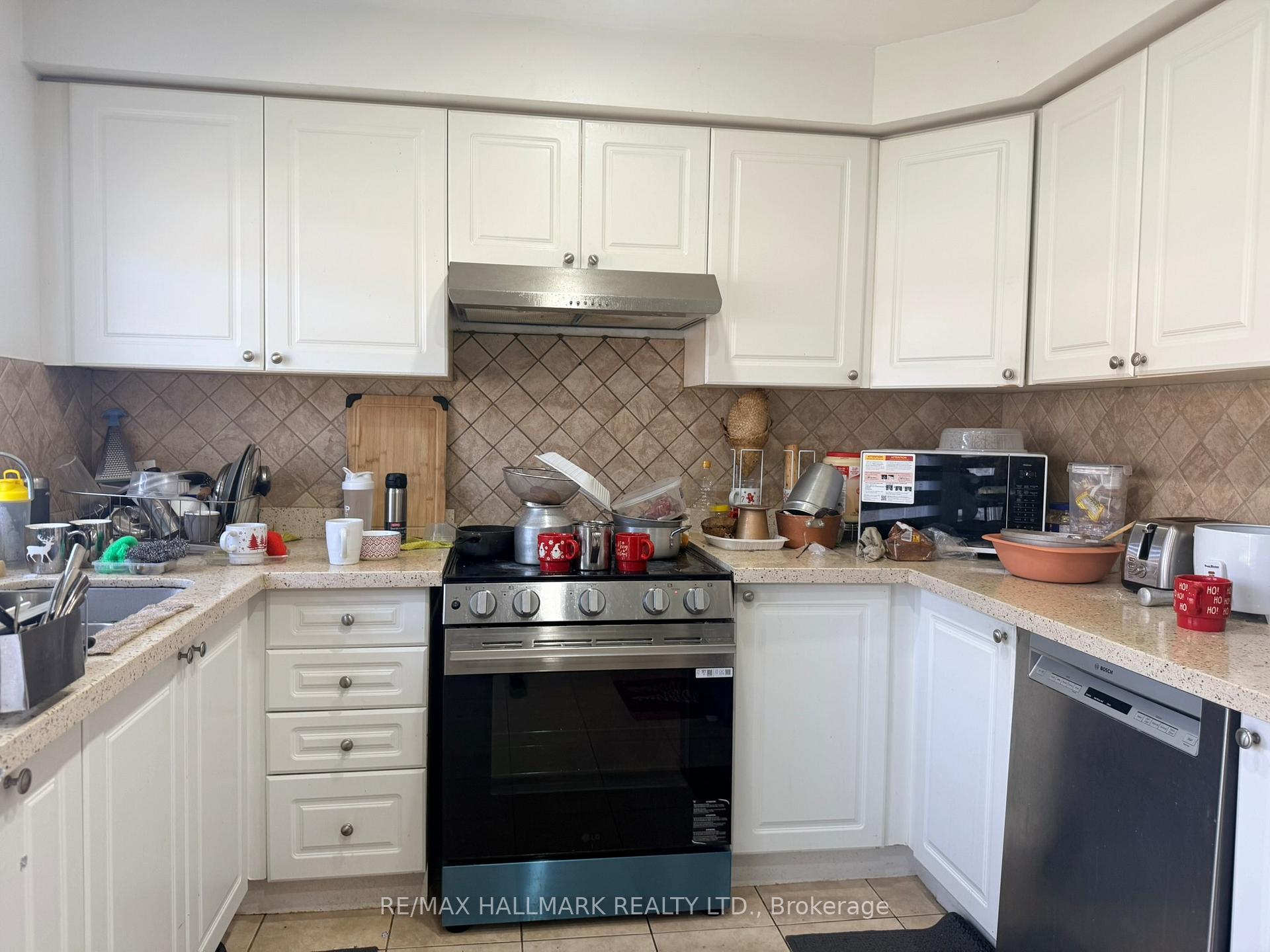 Photo 10 of 46 Hyacinth Crescent, Scarborough, Rouge — HOMEH
