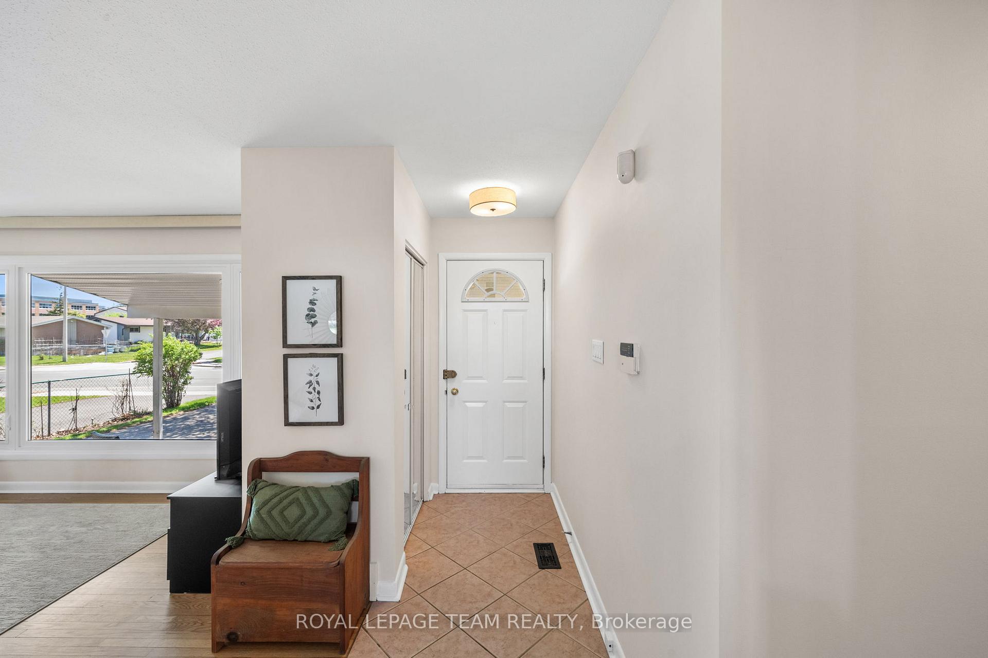 Photo 6 of 1131 Deer Park Road, Ottawa, City View/Skyline/Fisher Heights/Parkwood Hills — HOMEH