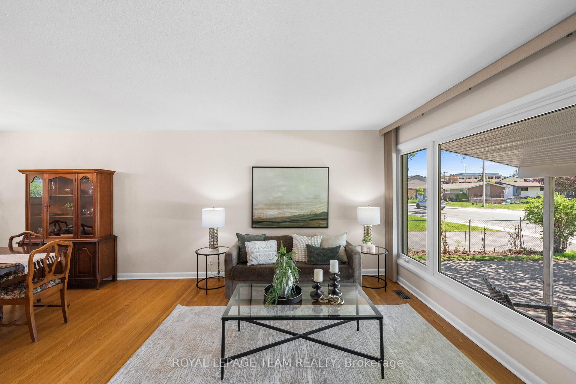 Photo 9 of 1131 Deer Park Road, Ottawa, City View/Skyline/Fisher Heights/Parkwood Hills — HOMEH