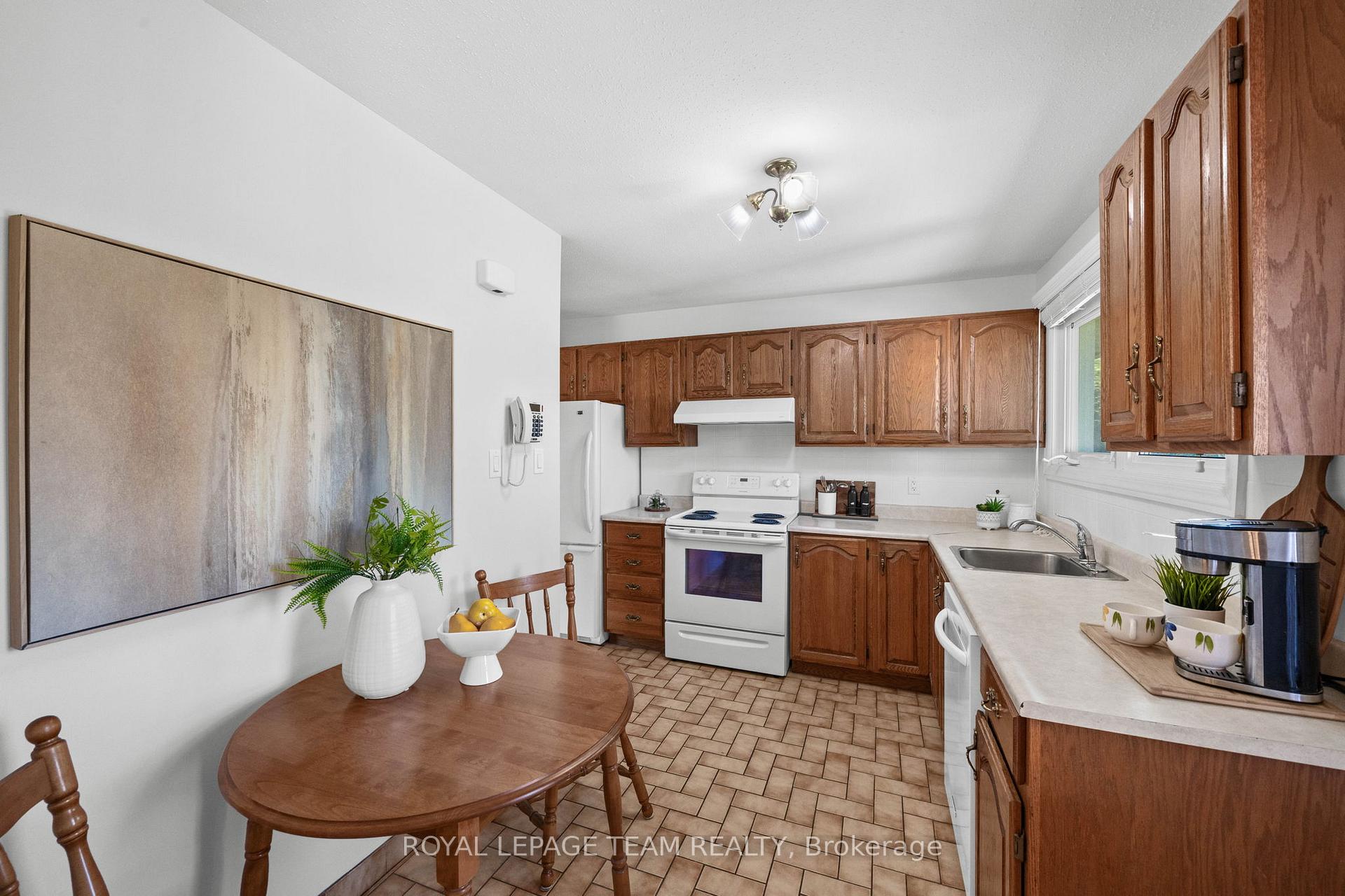 Photo 14 of 1131 Deer Park Road, Ottawa, City View/Skyline/Fisher Heights/Parkwood Hills — HOMEH