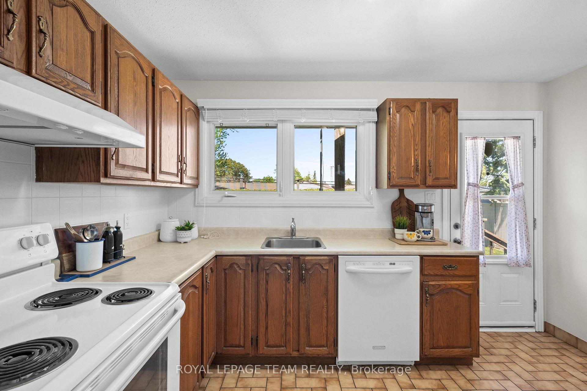 Photo 16 of 1131 Deer Park Road, Ottawa, City View/Skyline/Fisher Heights/Parkwood Hills — HOMEH