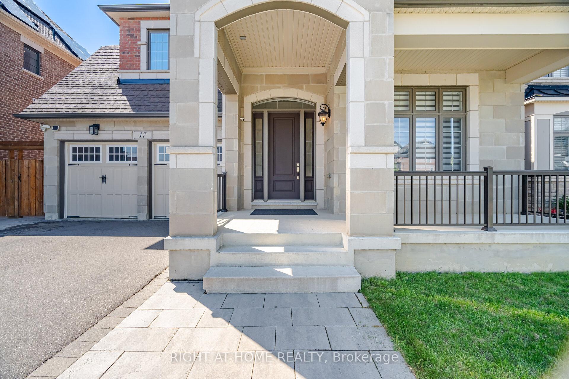 Photo 2 of 17 Lacrosse Trail, Vaughan, Kleinburg — HOMEH