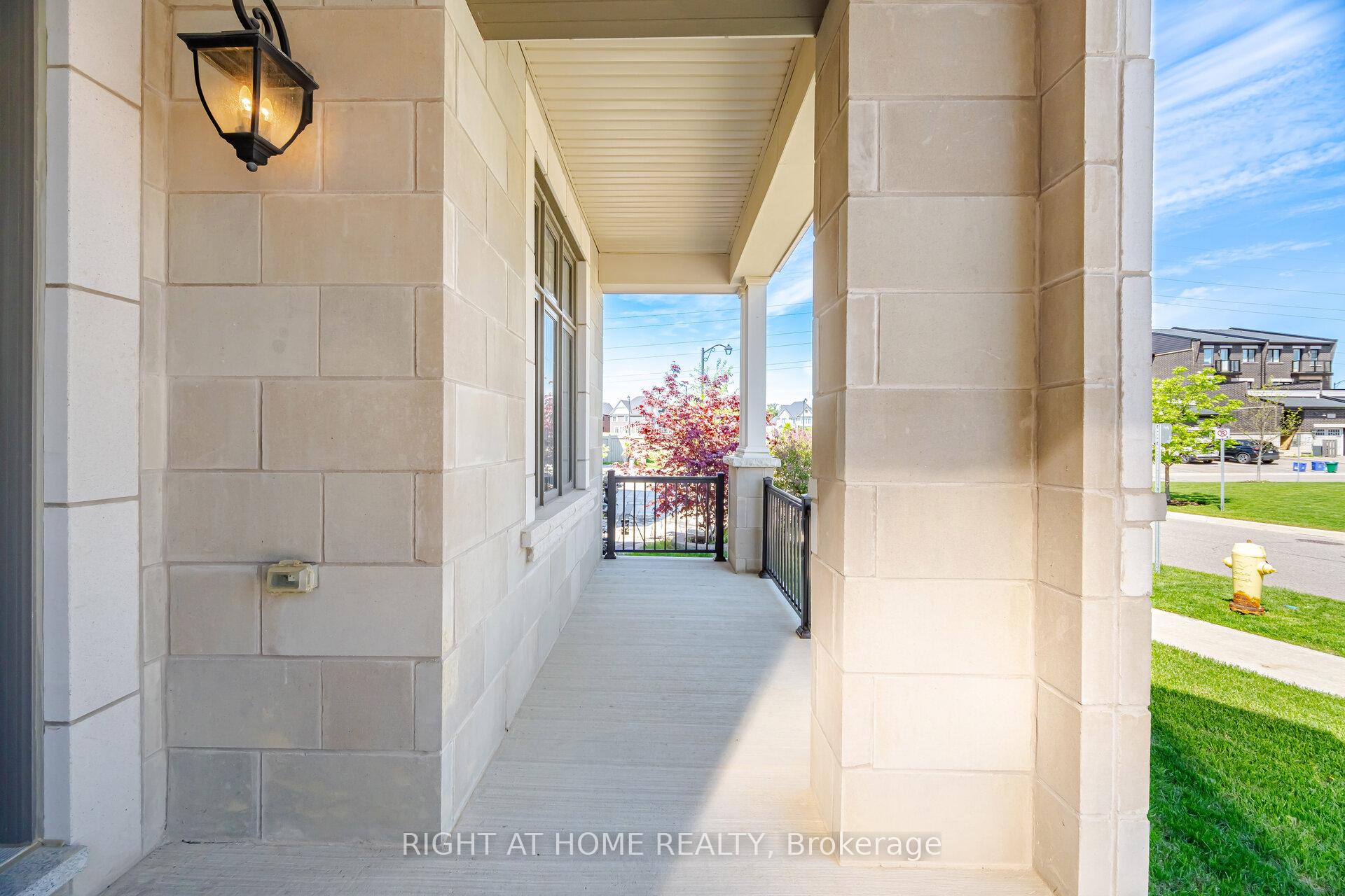 Photo 3 of 17 Lacrosse Trail, Vaughan, Kleinburg — HOMEH