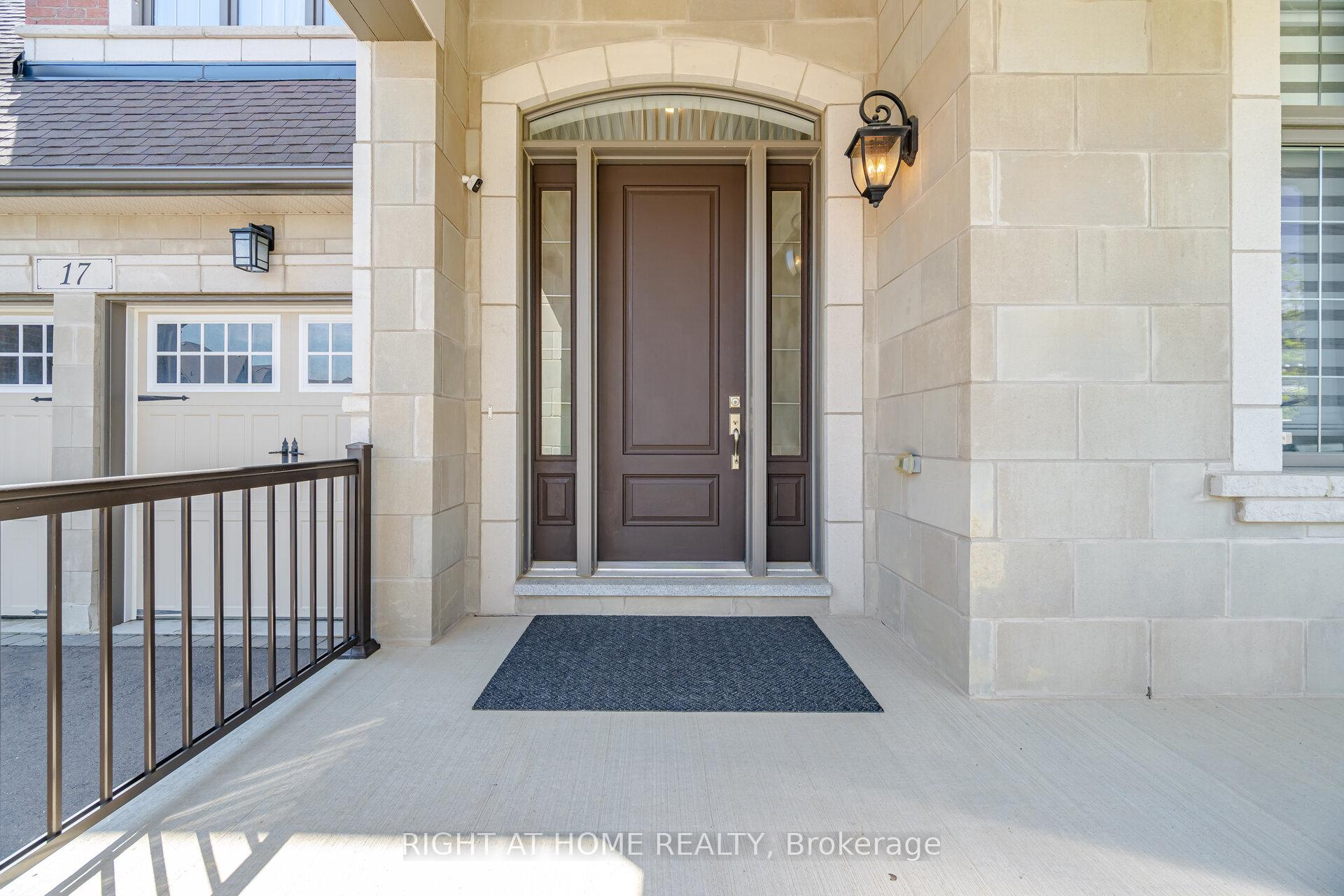 Photo 4 of 17 Lacrosse Trail, Vaughan, Kleinburg — HOMEH