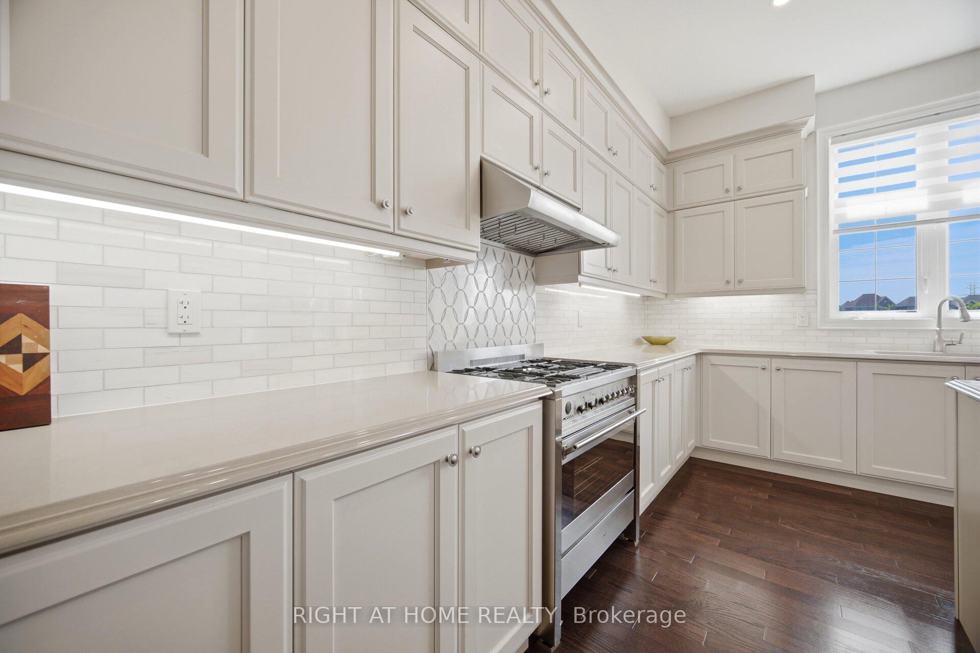 Photo 11 of 17 Lacrosse Trail, Vaughan, Kleinburg — HOMEH
