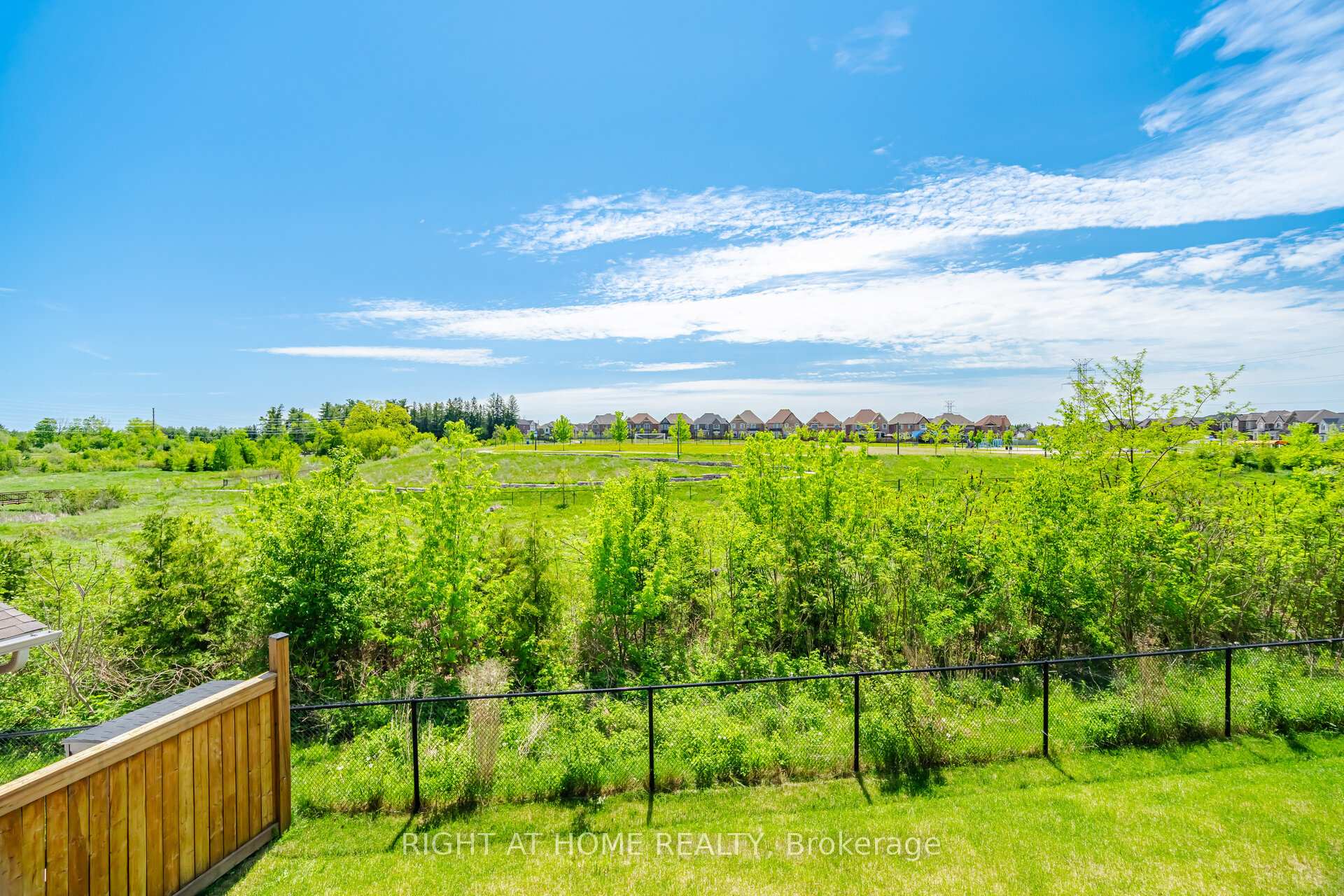 Photo 24 of 17 Lacrosse Trail, Vaughan, Kleinburg — HOMEH